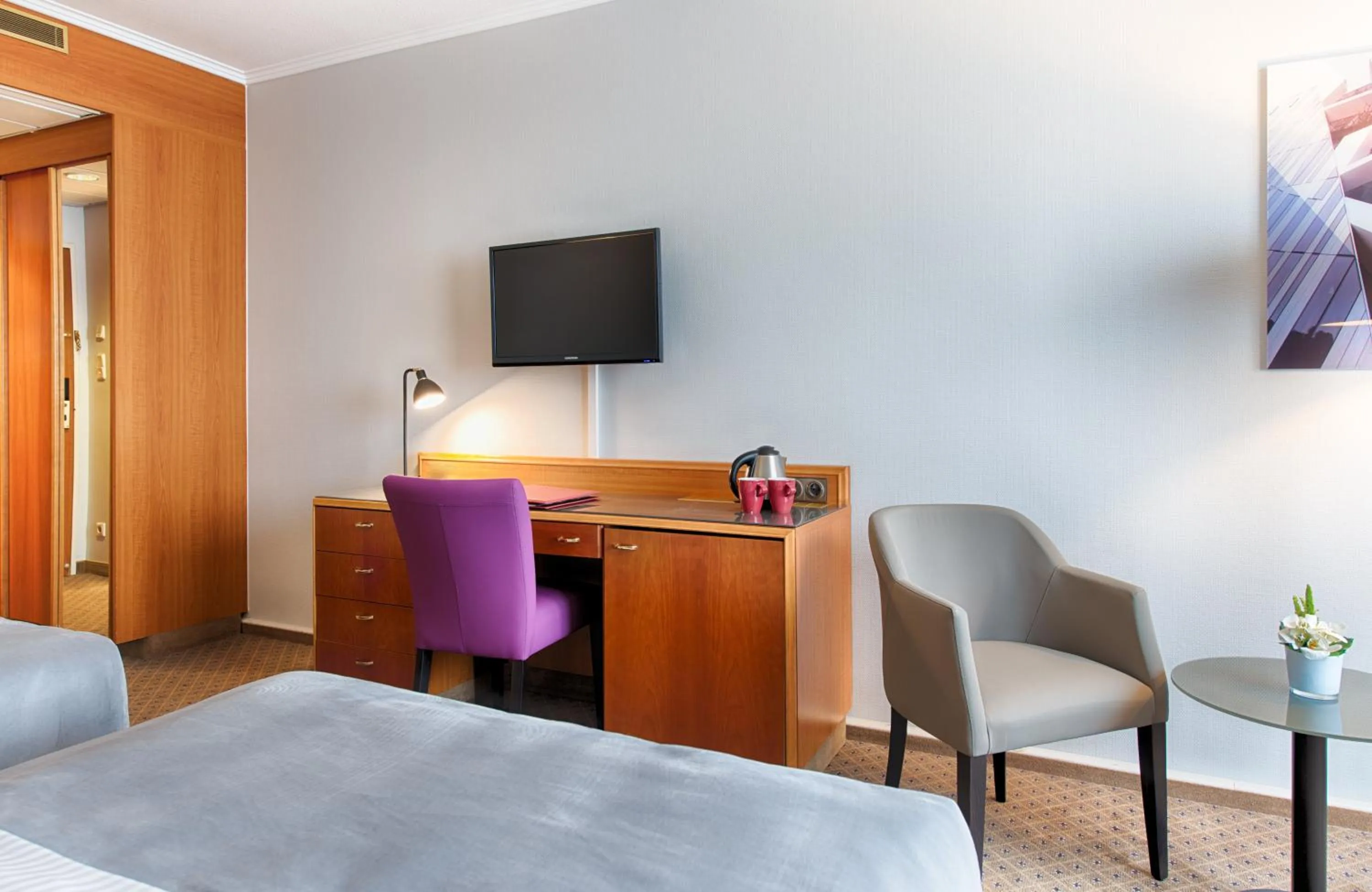 Photo of the whole room, Bed in Leonardo Hotel Düsseldorf City Center