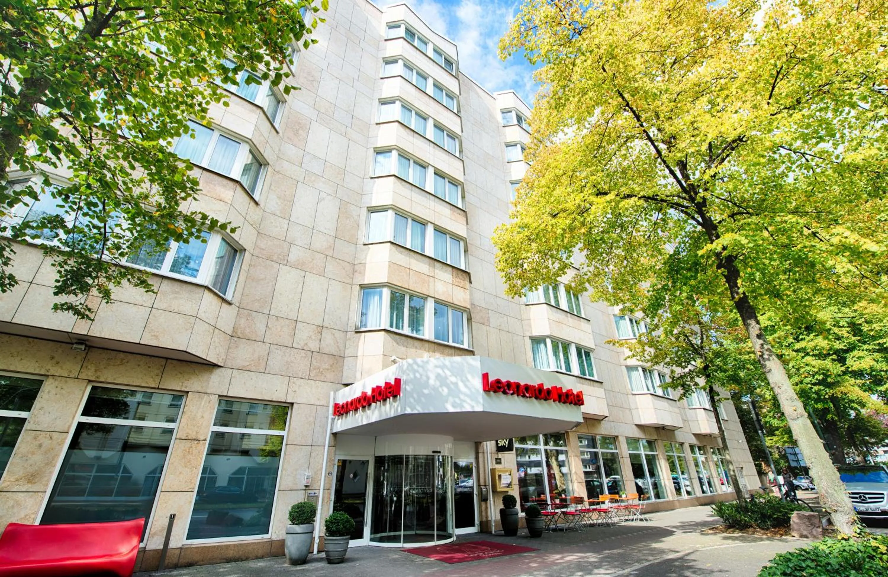 Property building in Leonardo Hotel Düsseldorf City Center