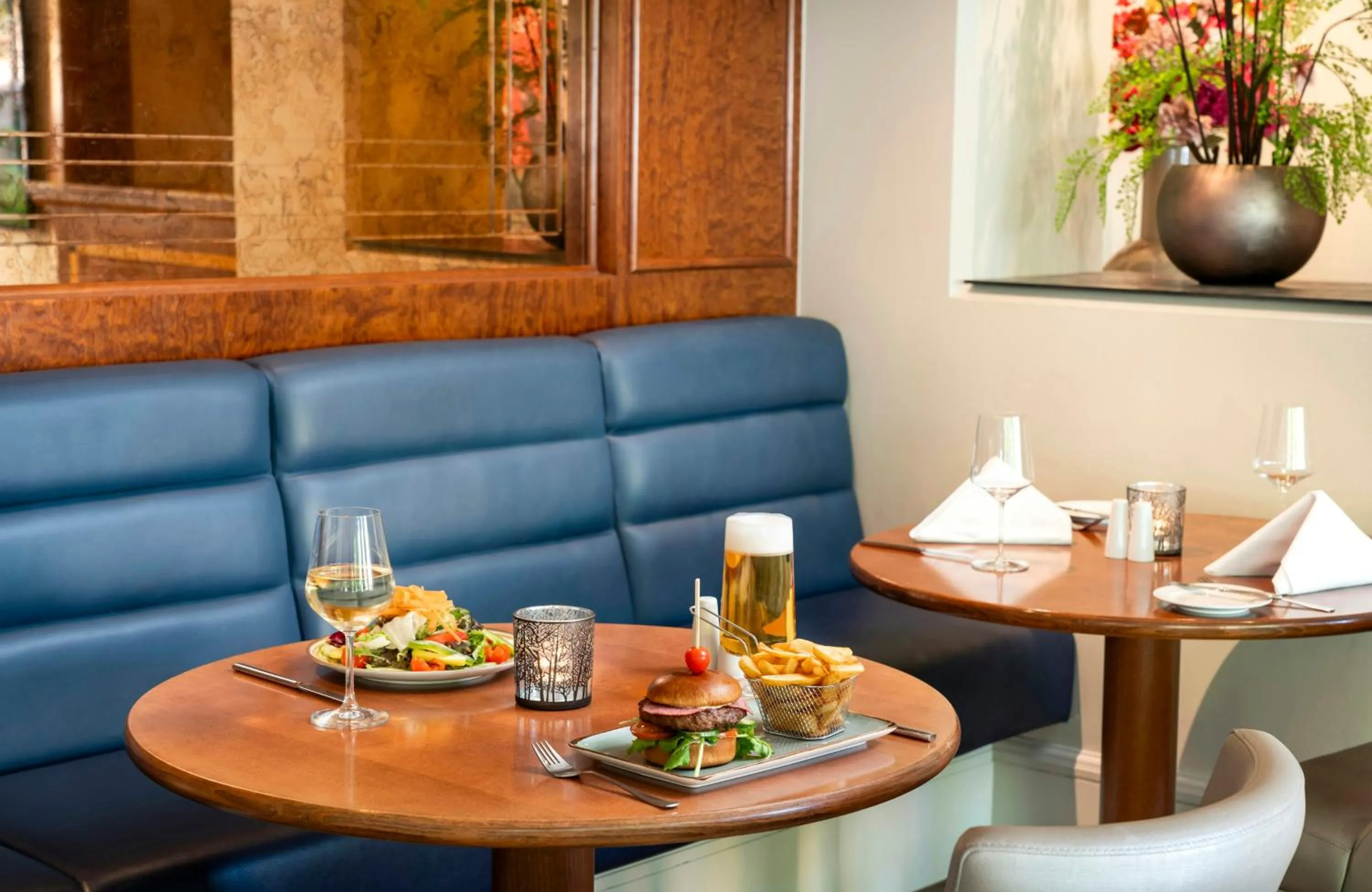 Restaurant/places to eat in Leonardo Hotel Düsseldorf City Center