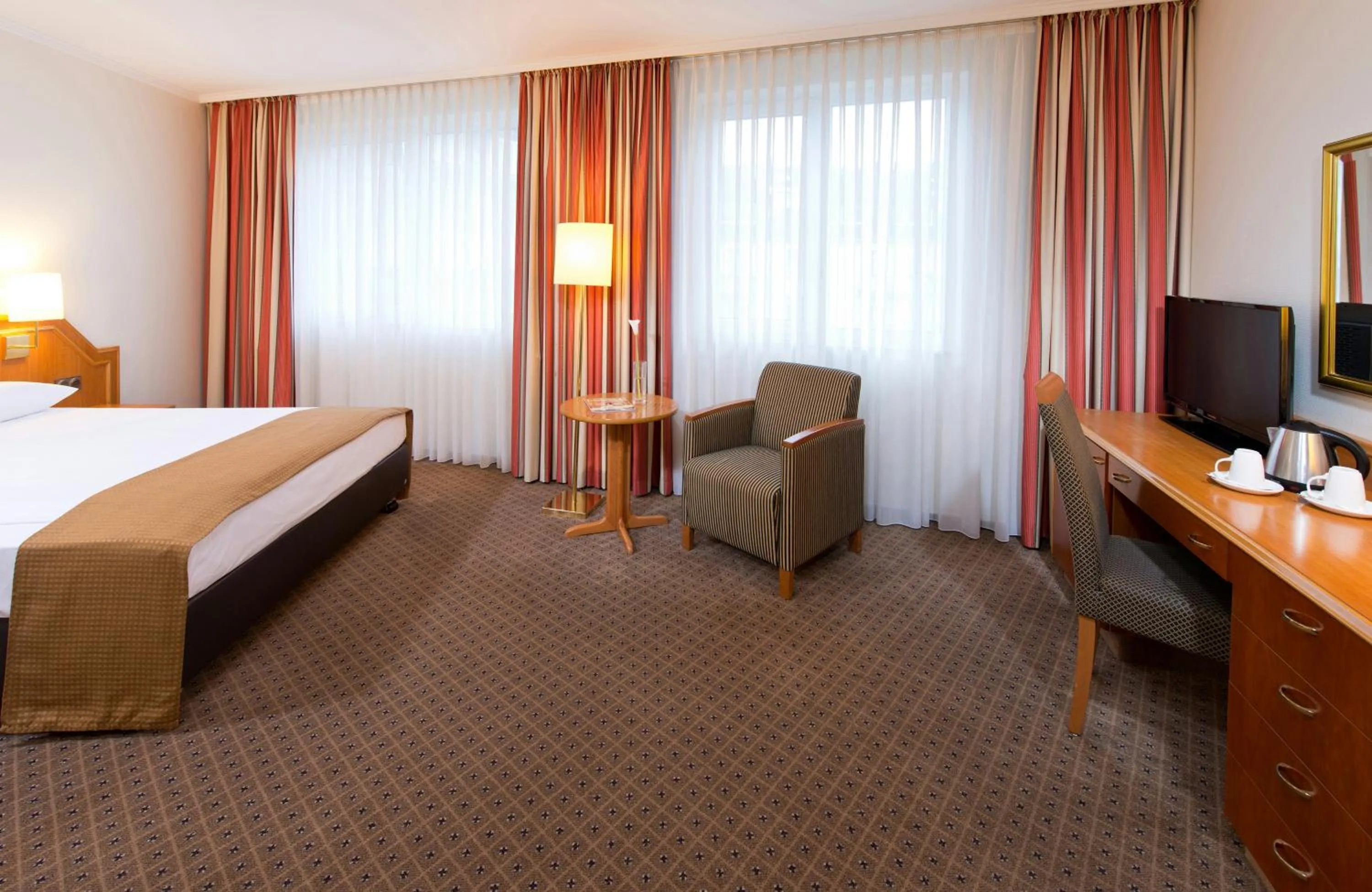 Photo of the whole room, Bed in Leonardo Hotel Düsseldorf City Center