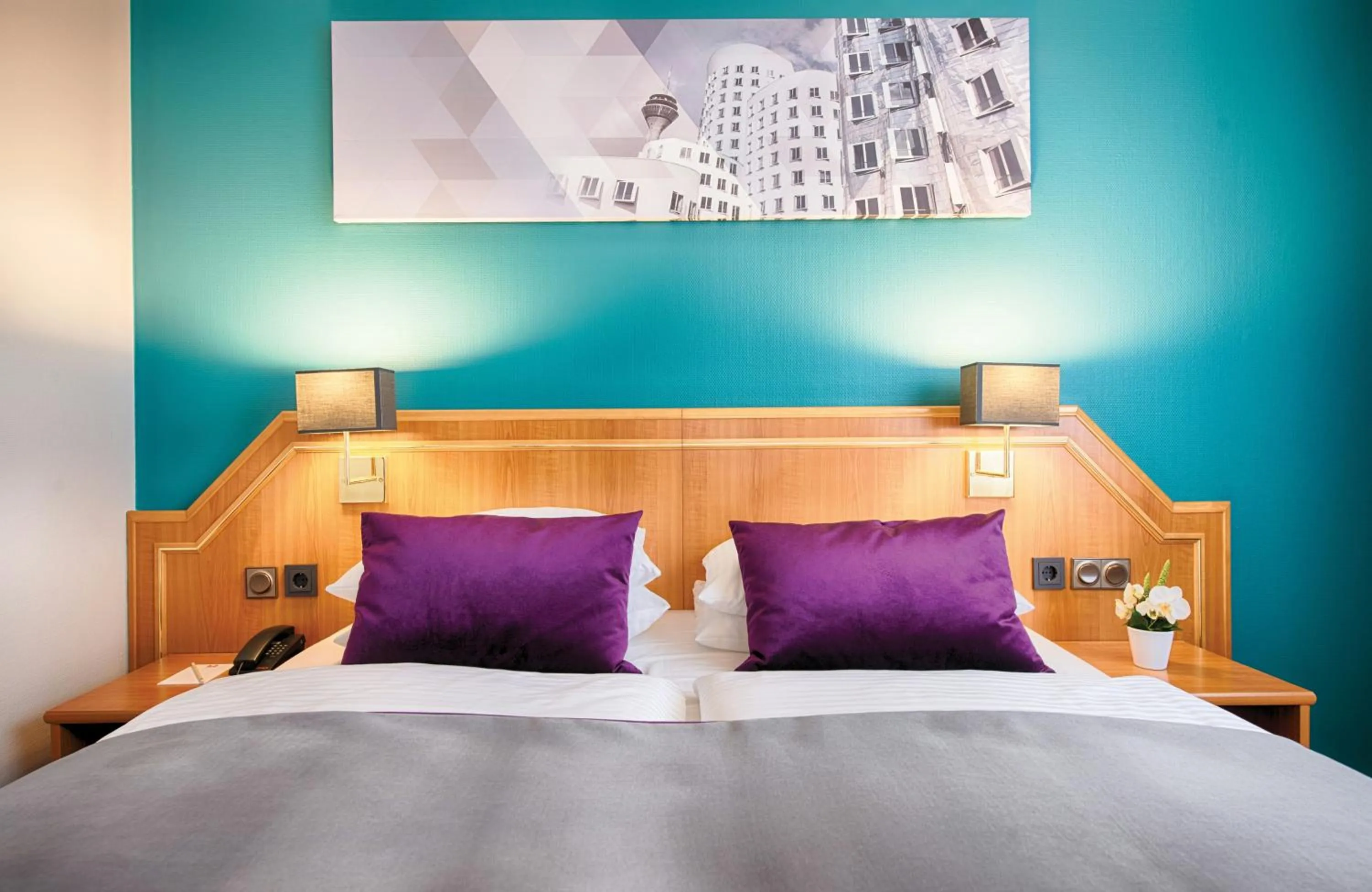 Bedroom, Bed in Leonardo Hotel Düsseldorf City Center