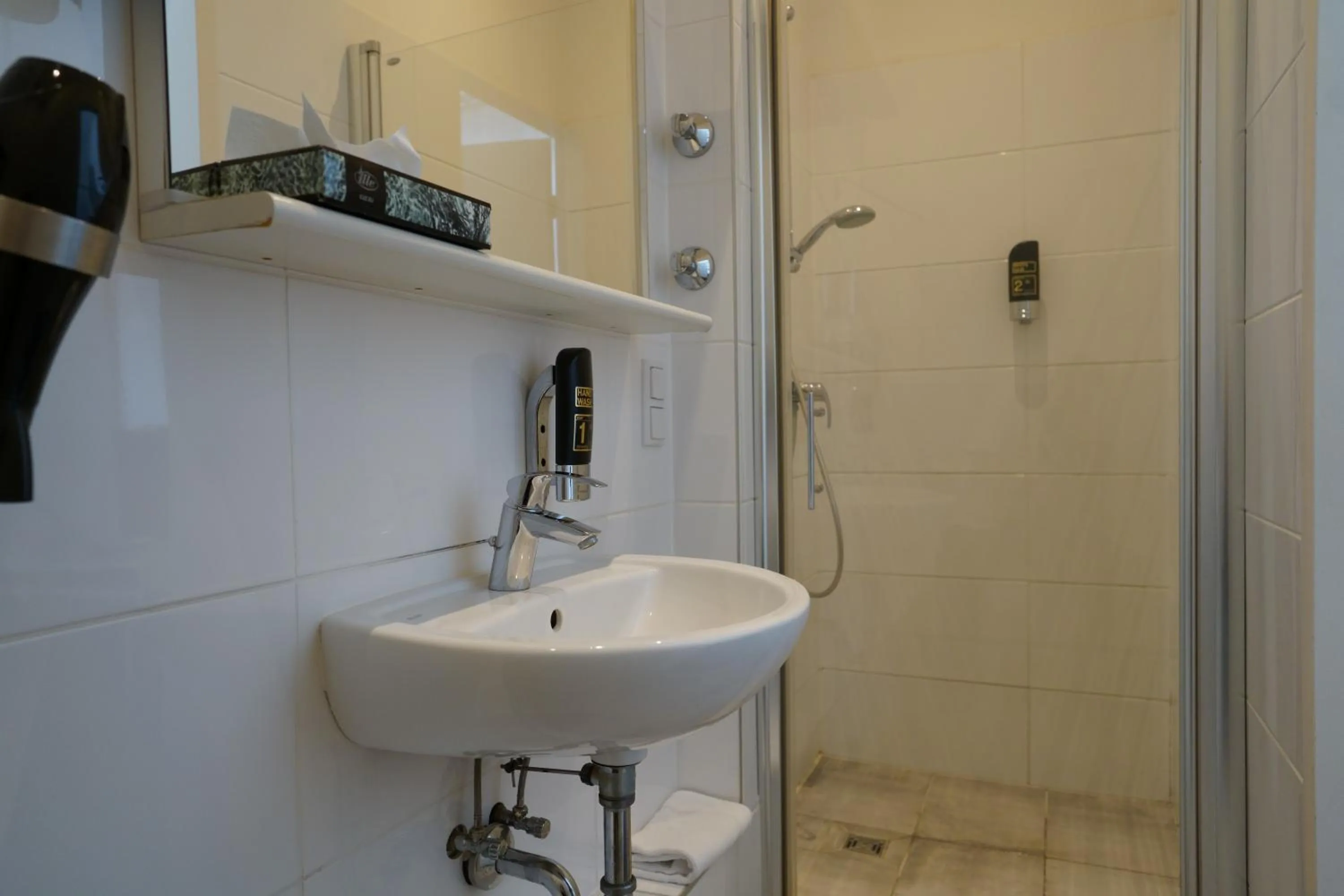 Bathroom in Hotel Ambert