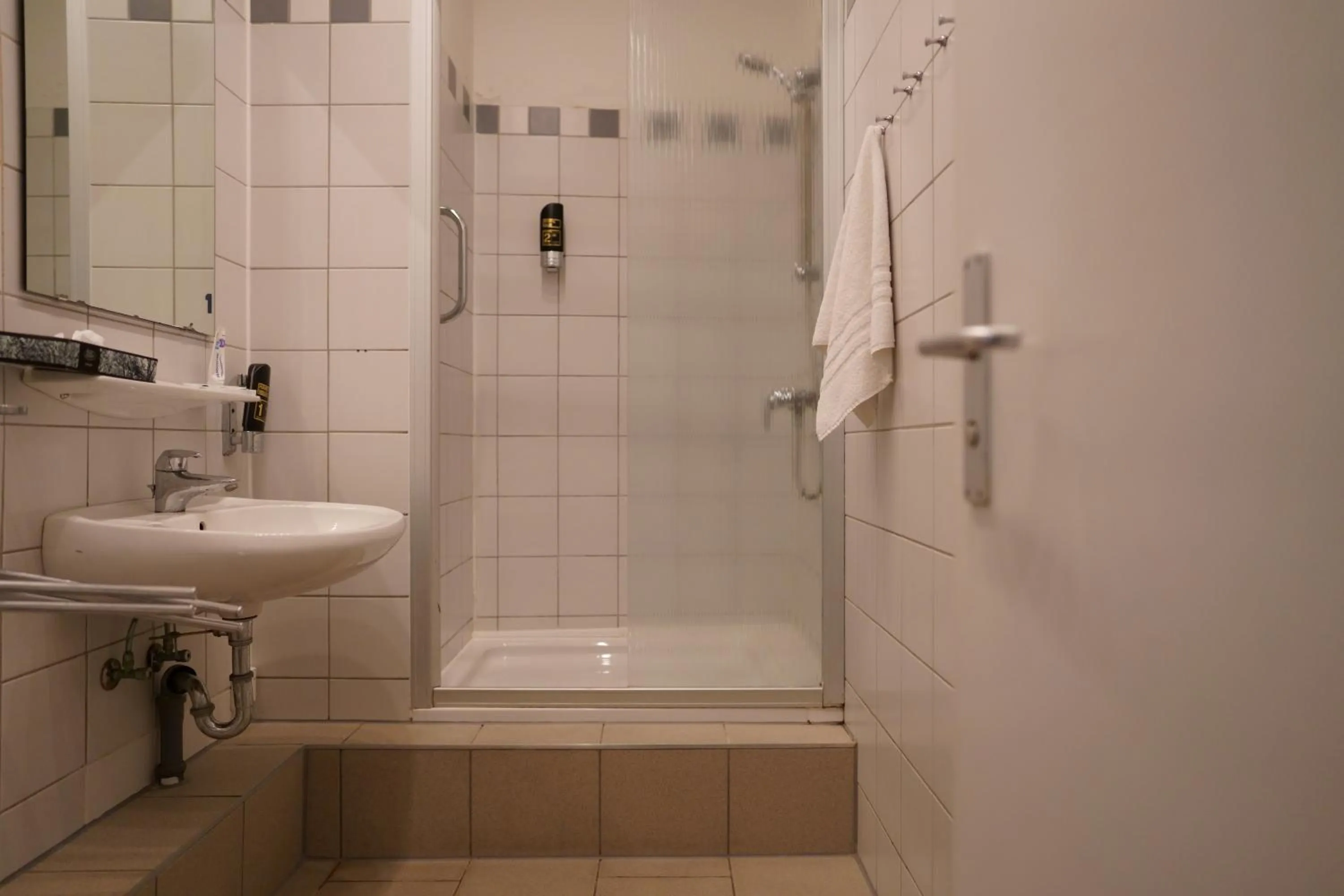 Bathroom in Hotel Ambert