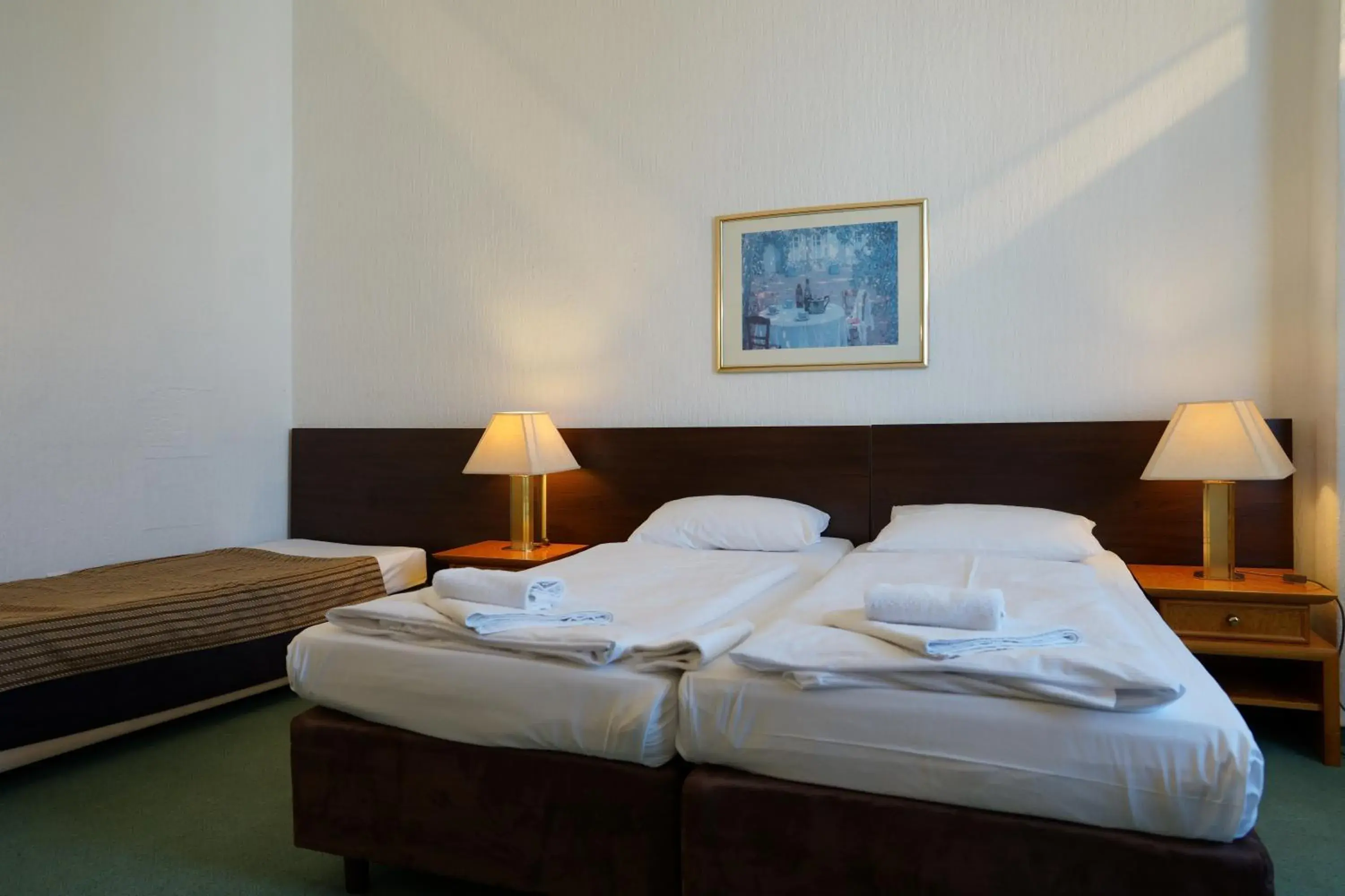 Triple Room with Shared Bathroom in Hotel Ambert Triple Room with Shared Bathroom in Hotel Ambert