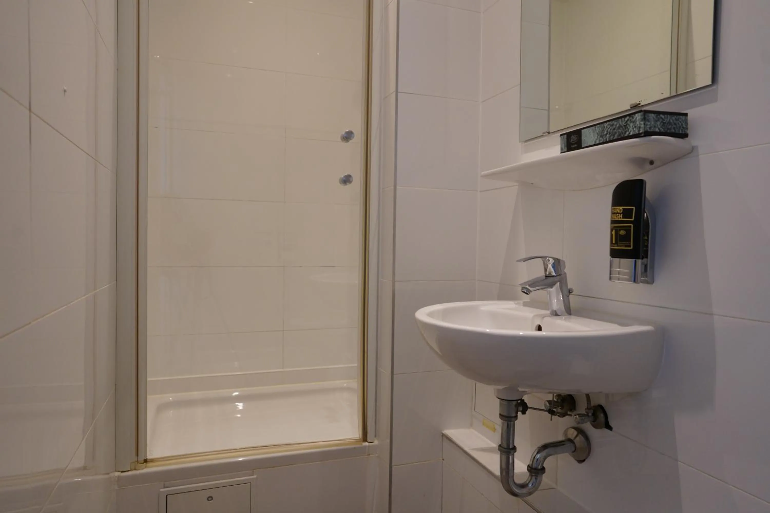 Bathroom in Hotel Ambert