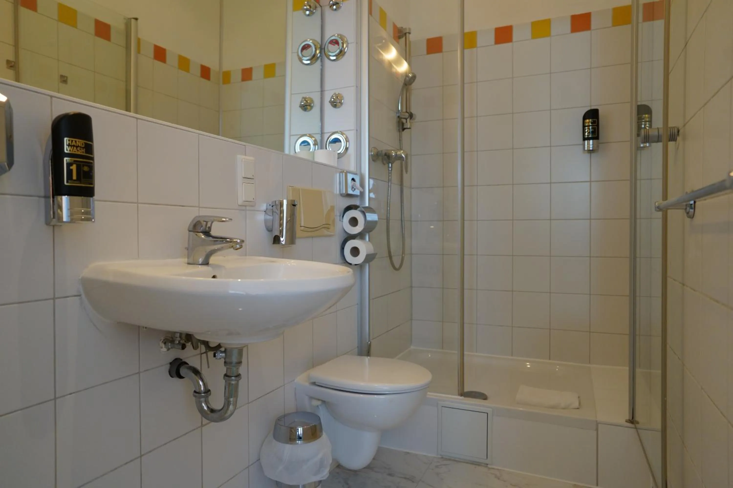 Bathroom in Hotel Ambert