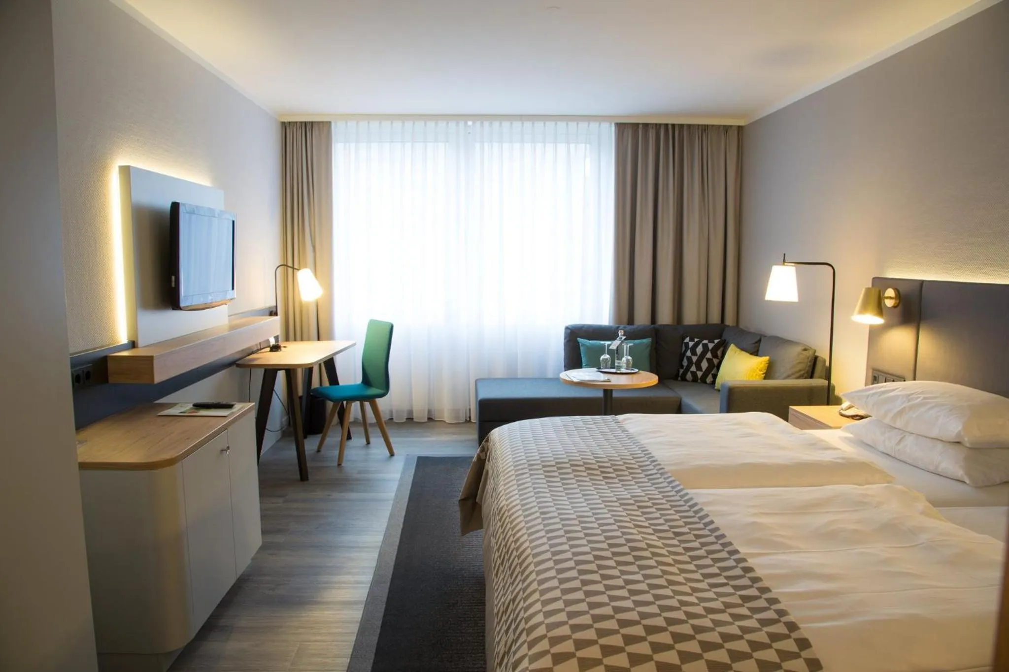 Photo of the whole room, Bed in Holiday Inn Düsseldorf-Neuss by IHG