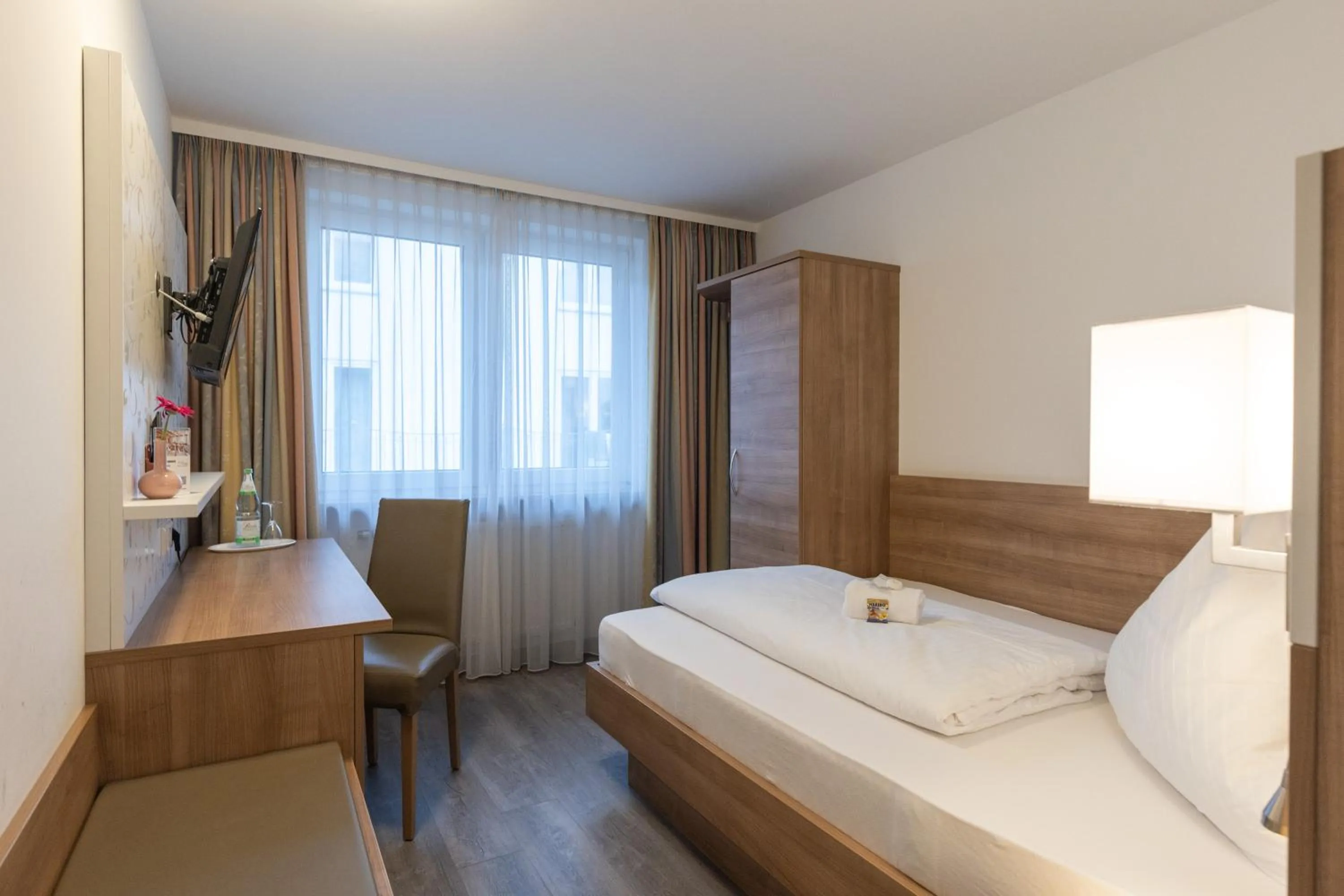 Photo of the whole room, Bed in Hotel-Gasthaus "Krone"