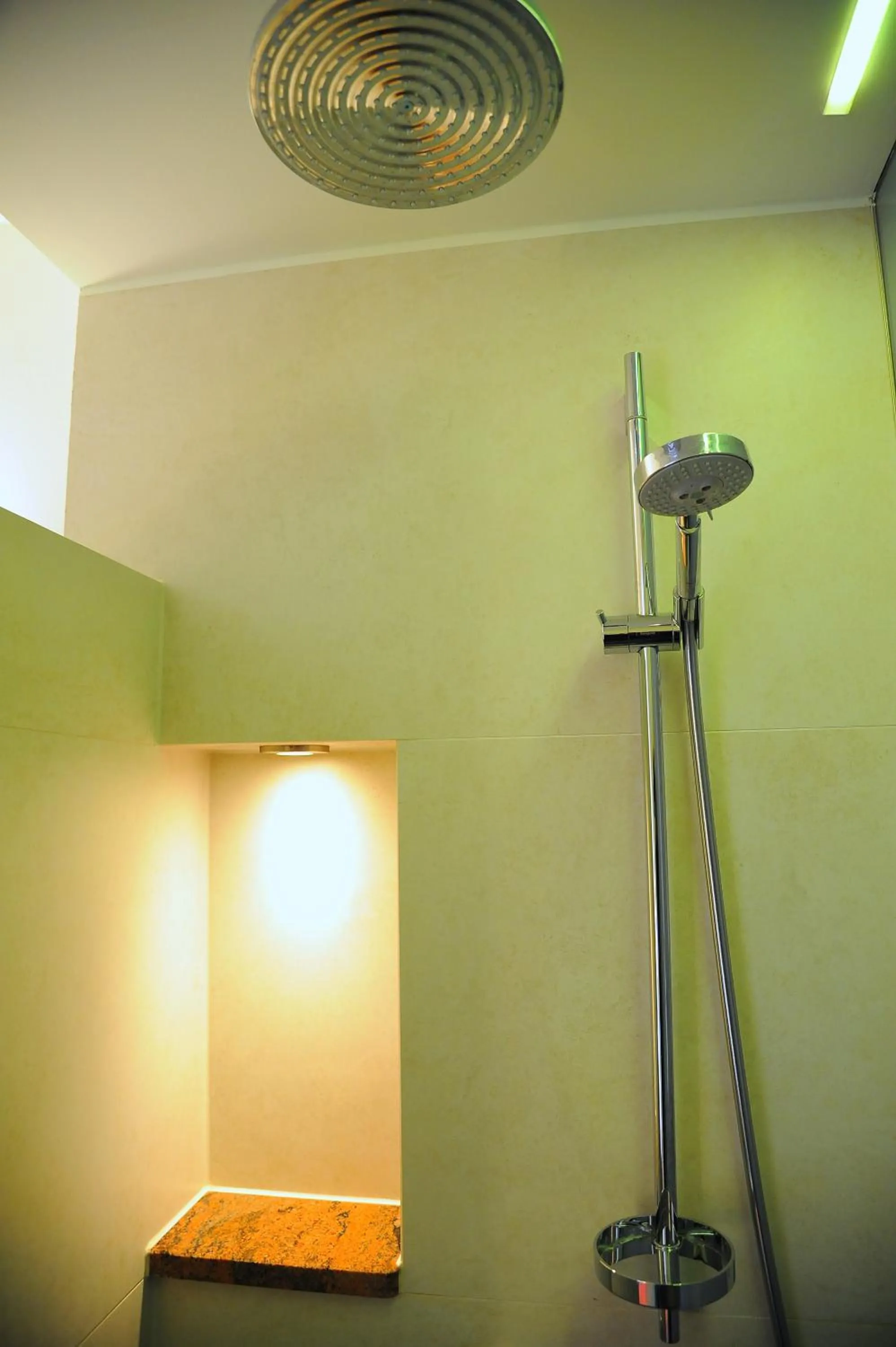 Shower in Hotelanlage Starick