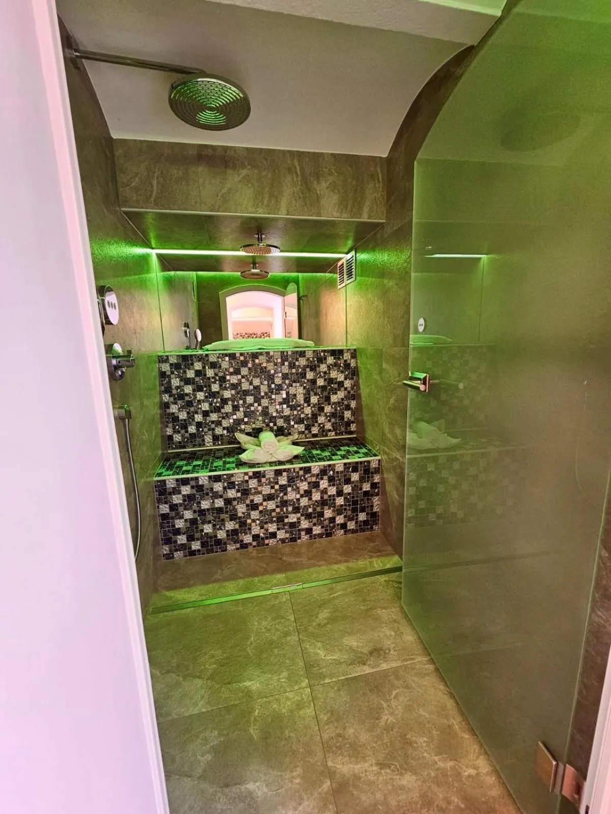 Shower in Hotelanlage Starick