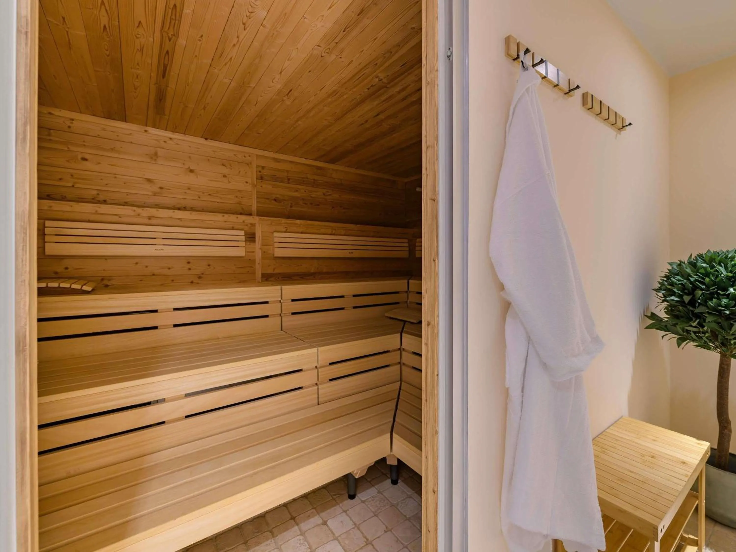 Spa and wellness centre/facilities in Hotel Mondial am Dom Cologne MGallery