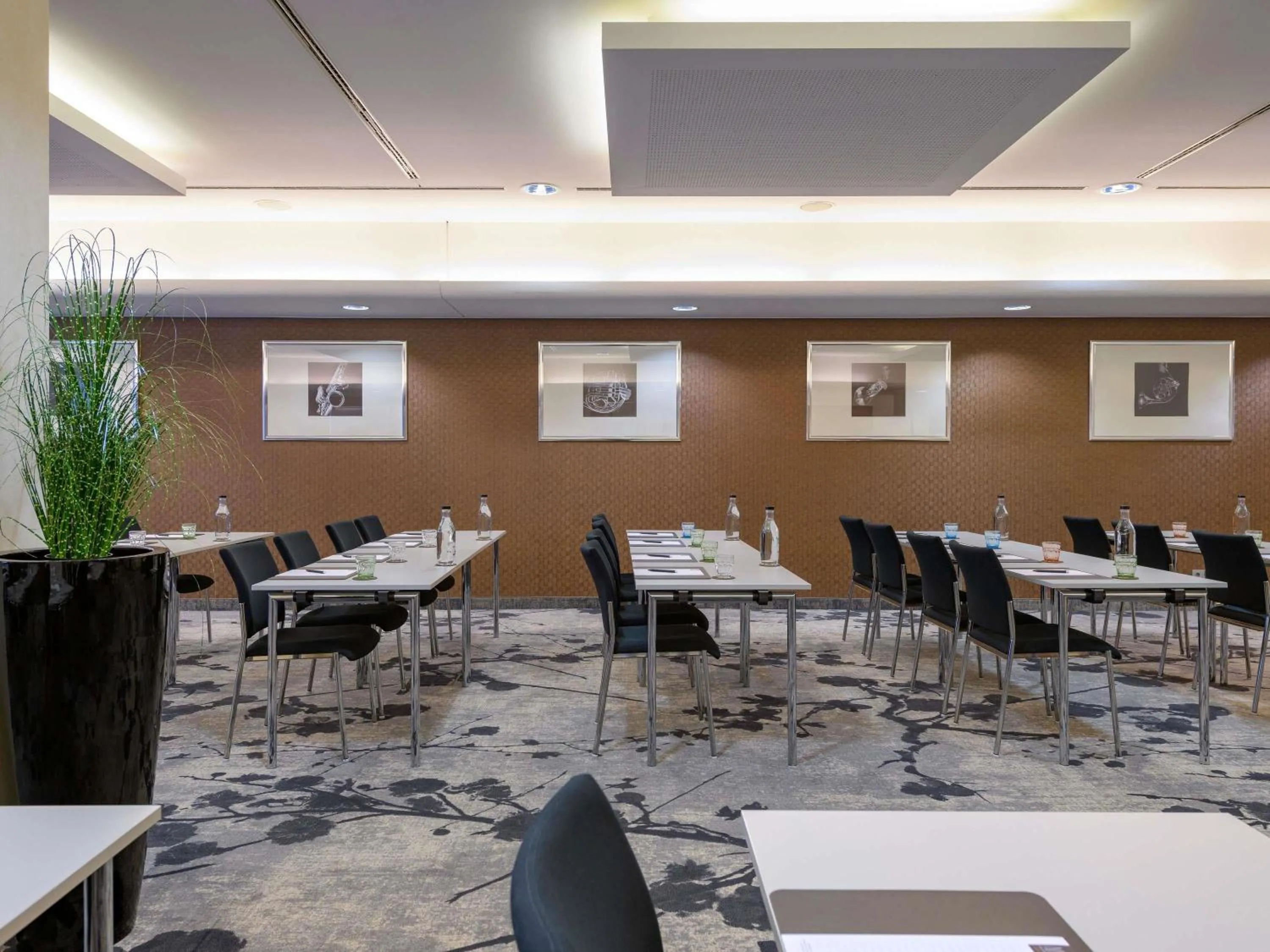 Meeting/conference room in Hotel Mondial am Dom Cologne MGallery