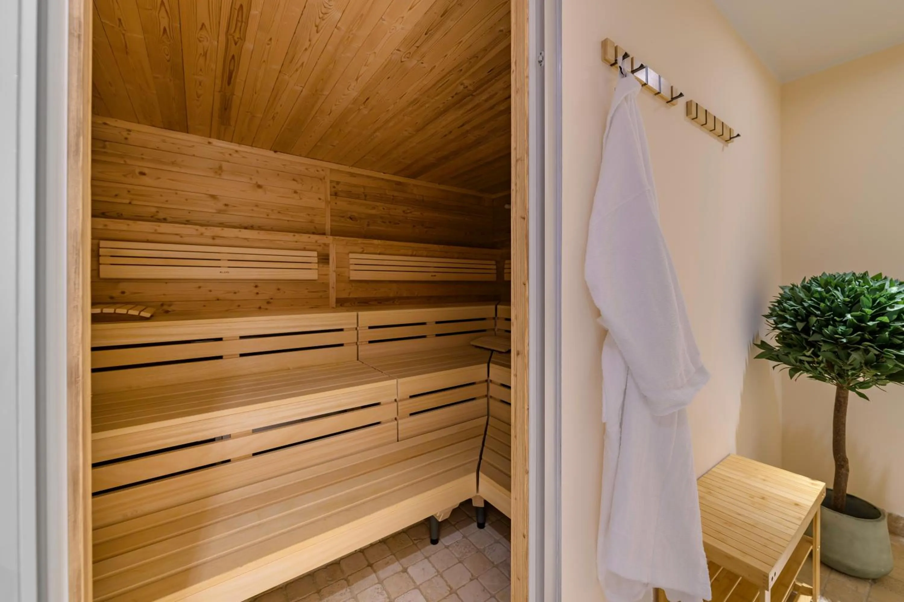 Spa and wellness centre/facilities in Hotel Mondial am Dom Cologne MGallery