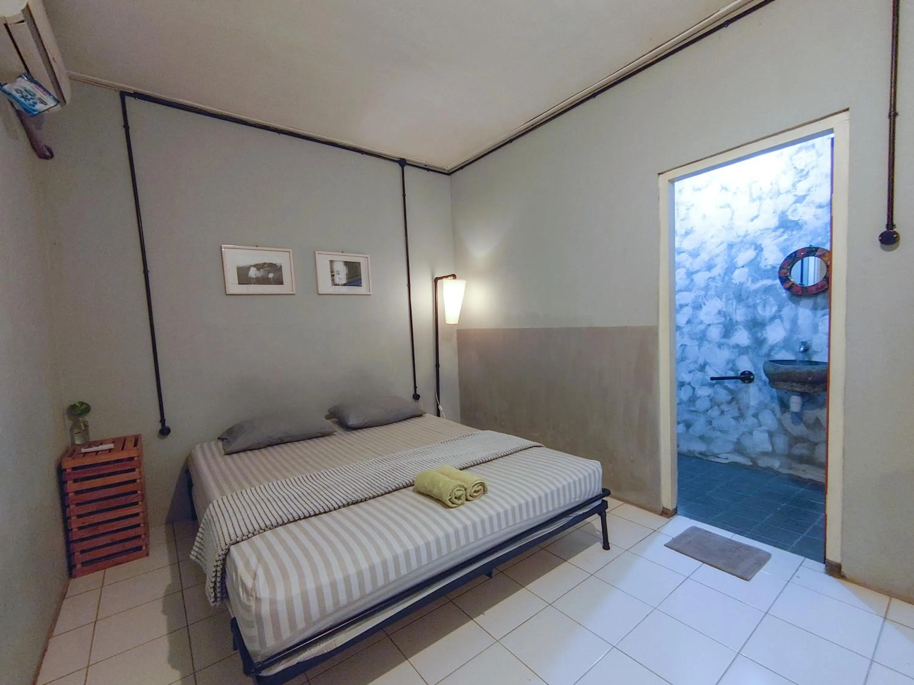 Bedroom, Bed in Reeneo Guesthouse