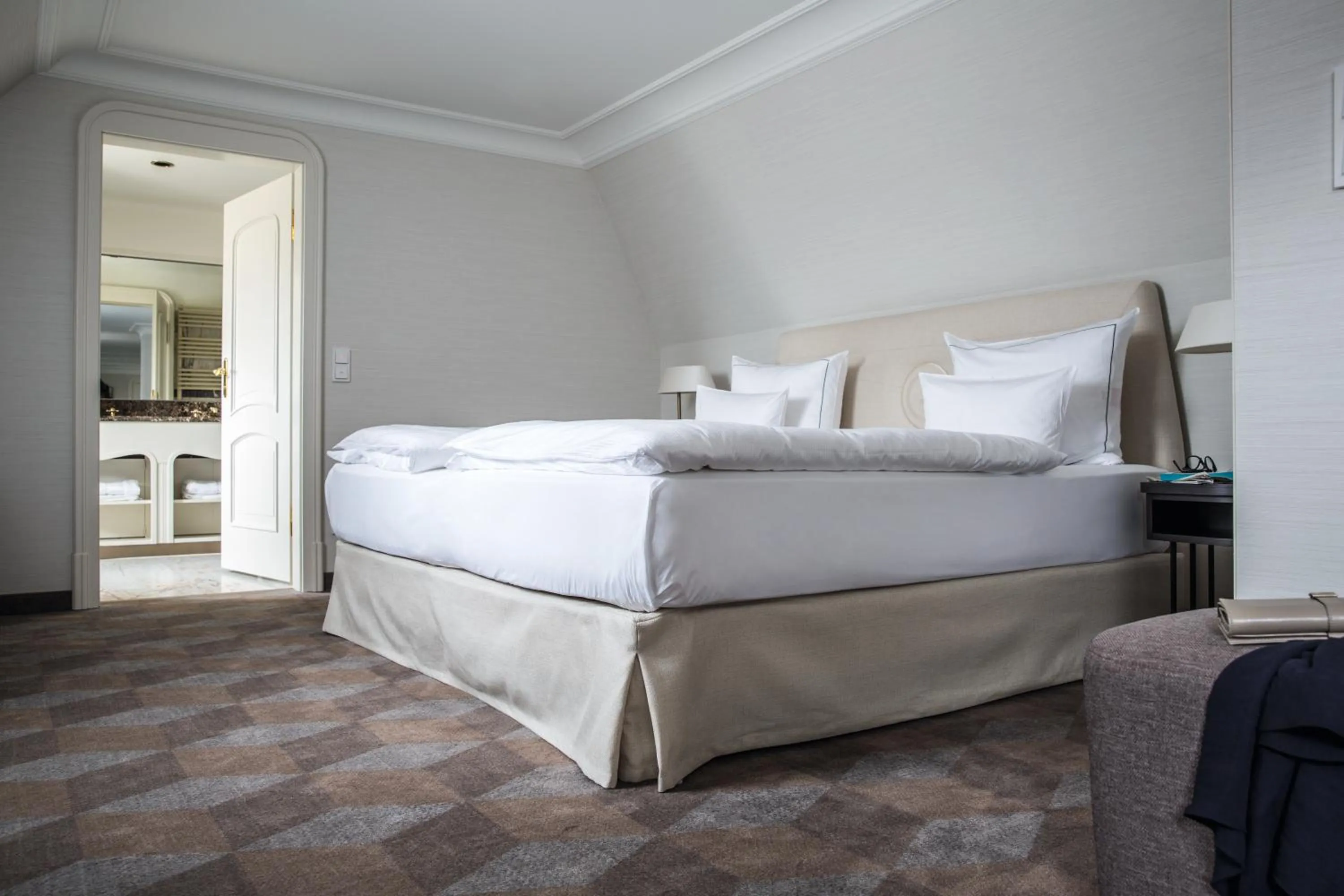 Bed in Gewandhaus Dresden, Autograph Collection