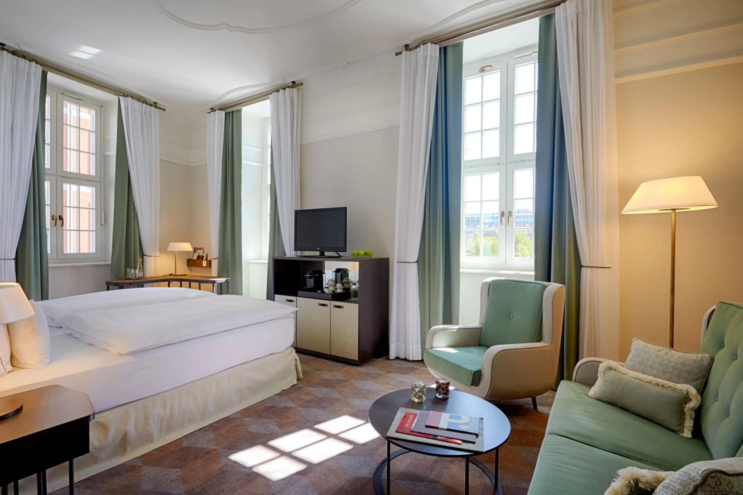 Photo of the whole room, Bed in Gewandhaus Dresden, Autograph Collection