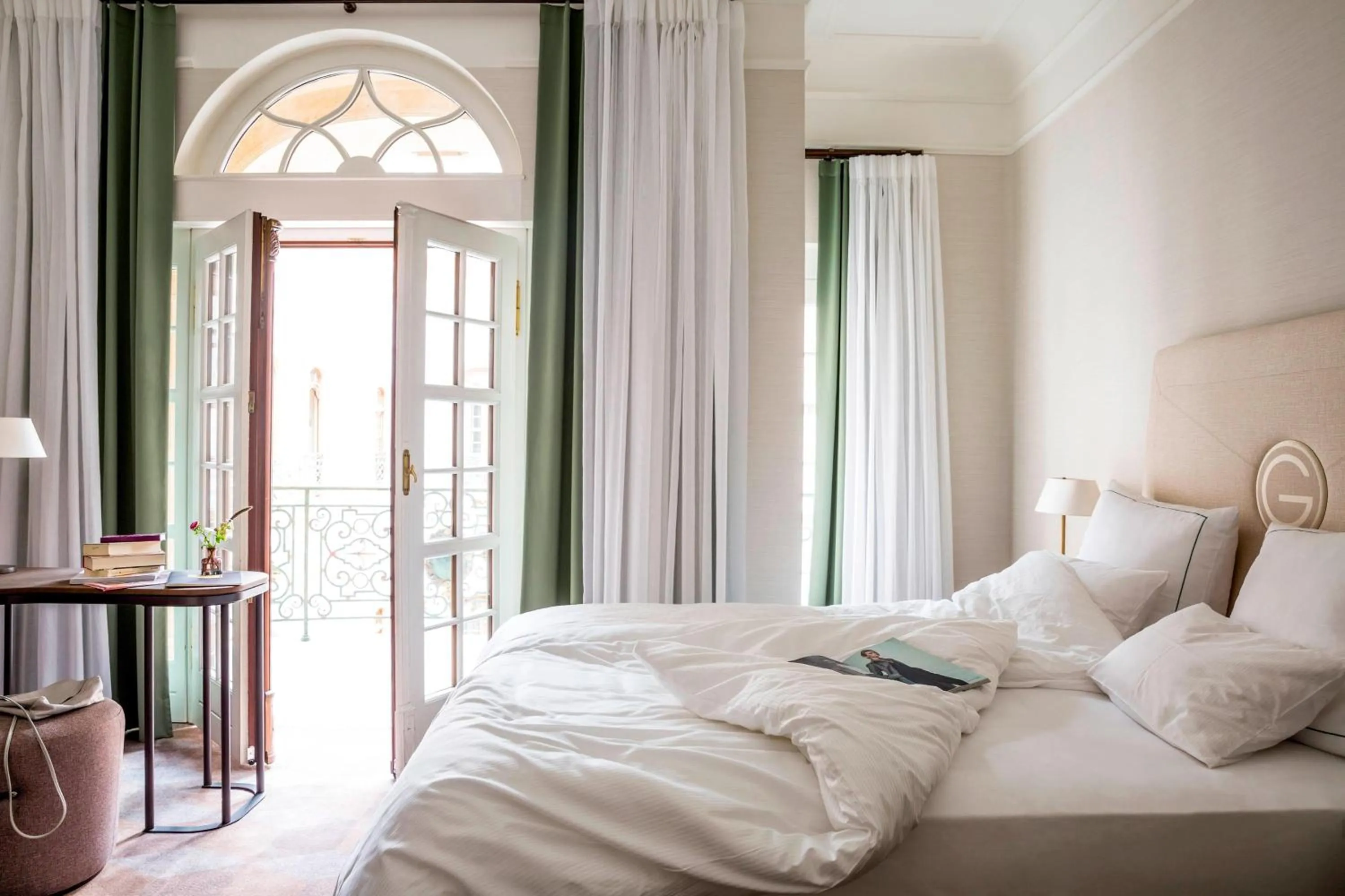 Photo of the whole room, Bed in Gewandhaus Dresden, Autograph Collection