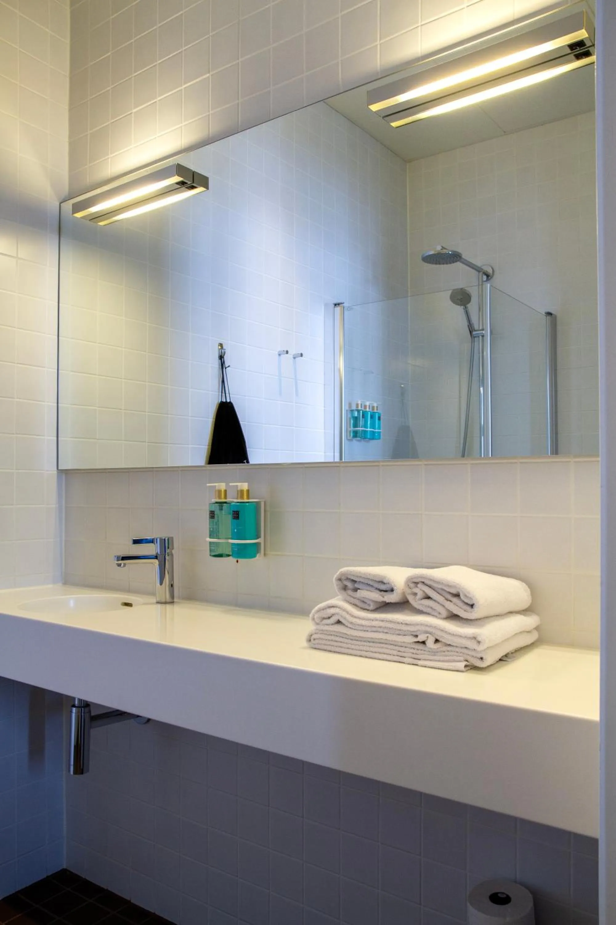 Shower in Nordis Apartments