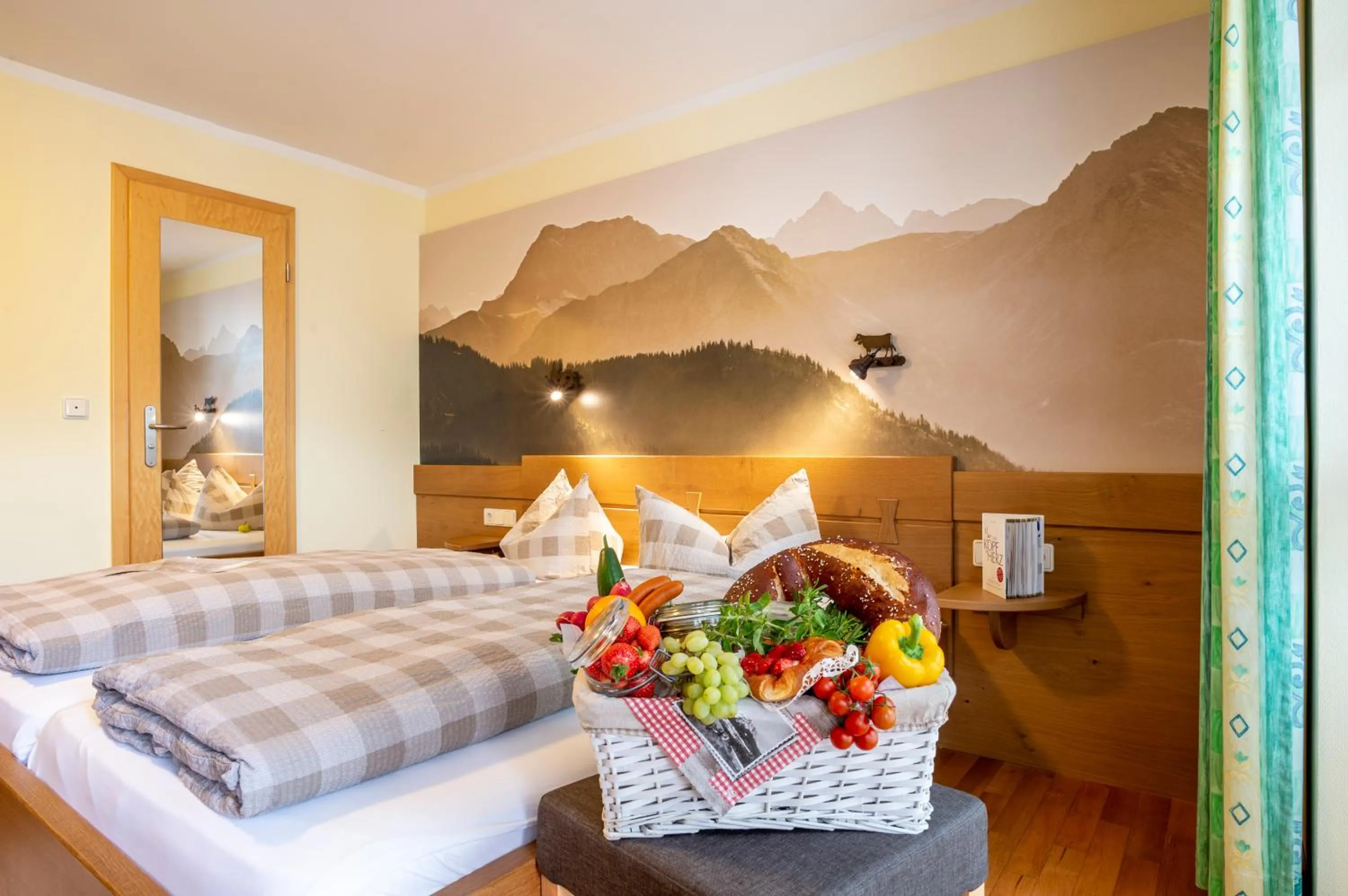 Restaurant/places to eat, Bed in Hotel und Apartements im Forellenbach