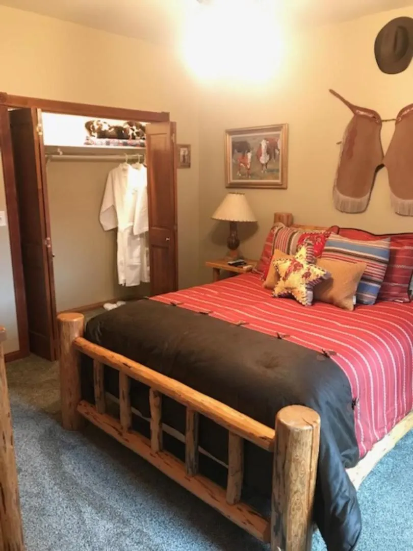 Bed in THE INN Bigfork Bay