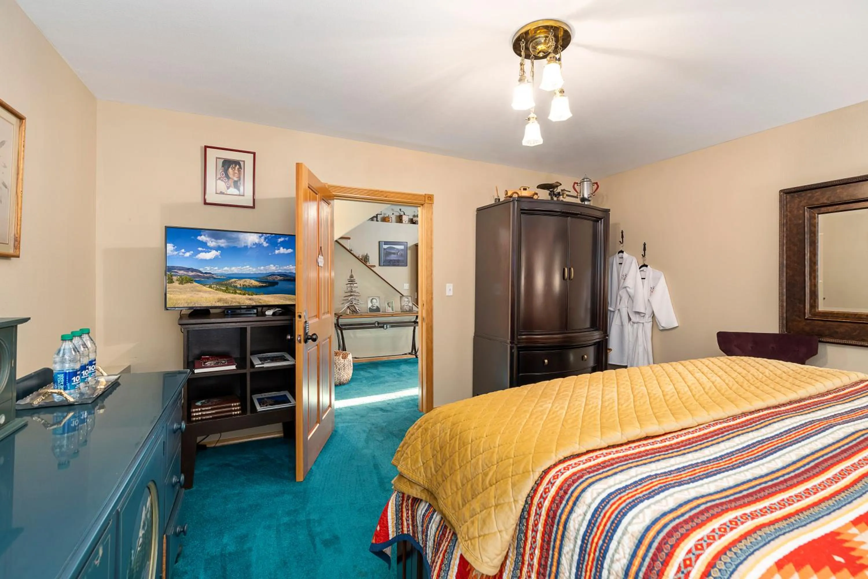 Bed in THE INN Bigfork Bay