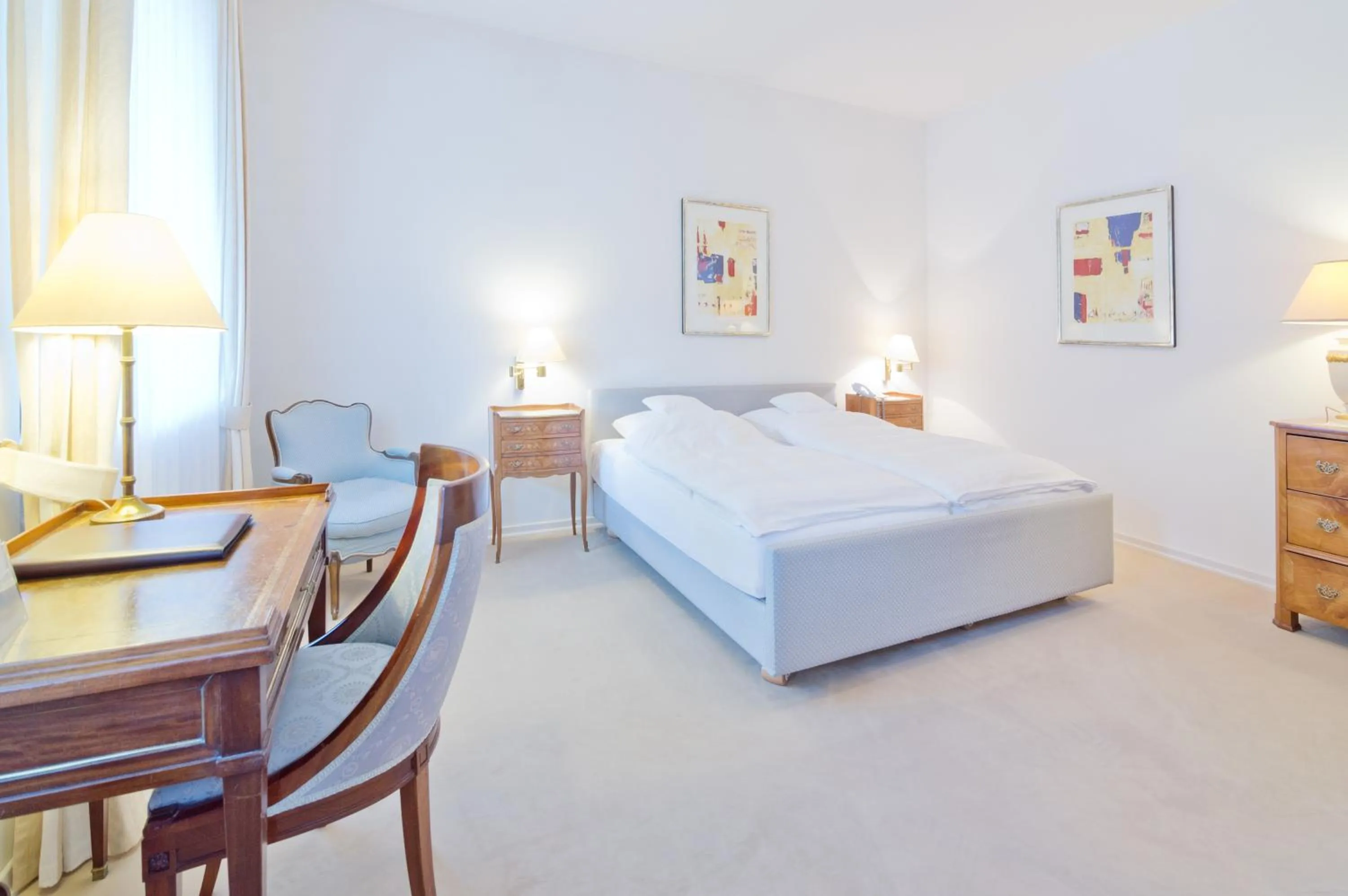 Bed in Romantik Waldhotel Mangold