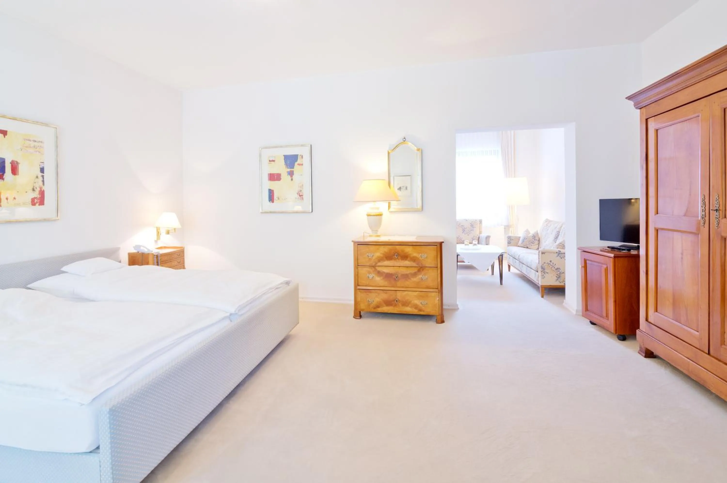 Bed in Romantik Waldhotel Mangold