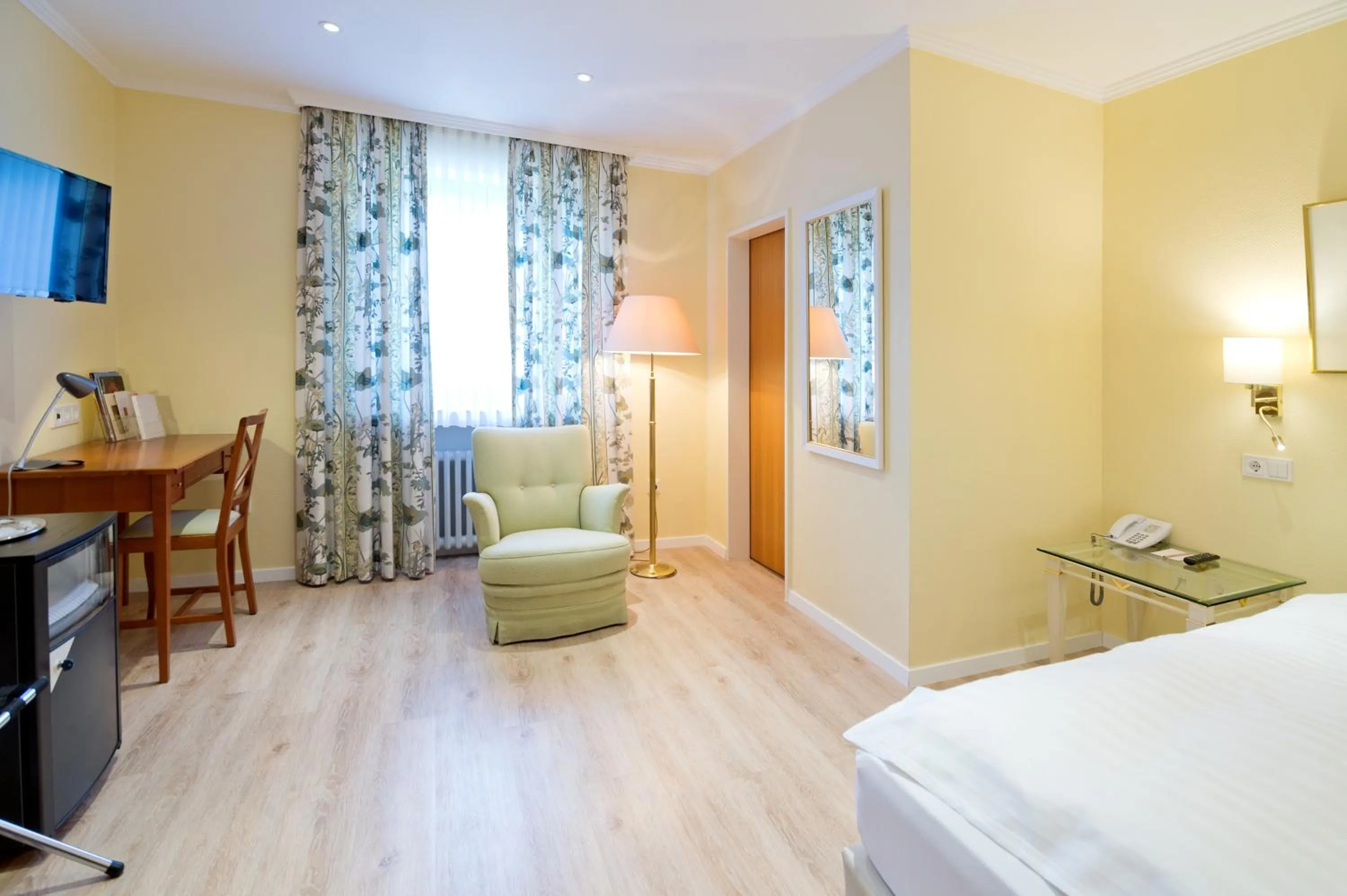 Bedroom, Bed in Romantik Waldhotel Mangold