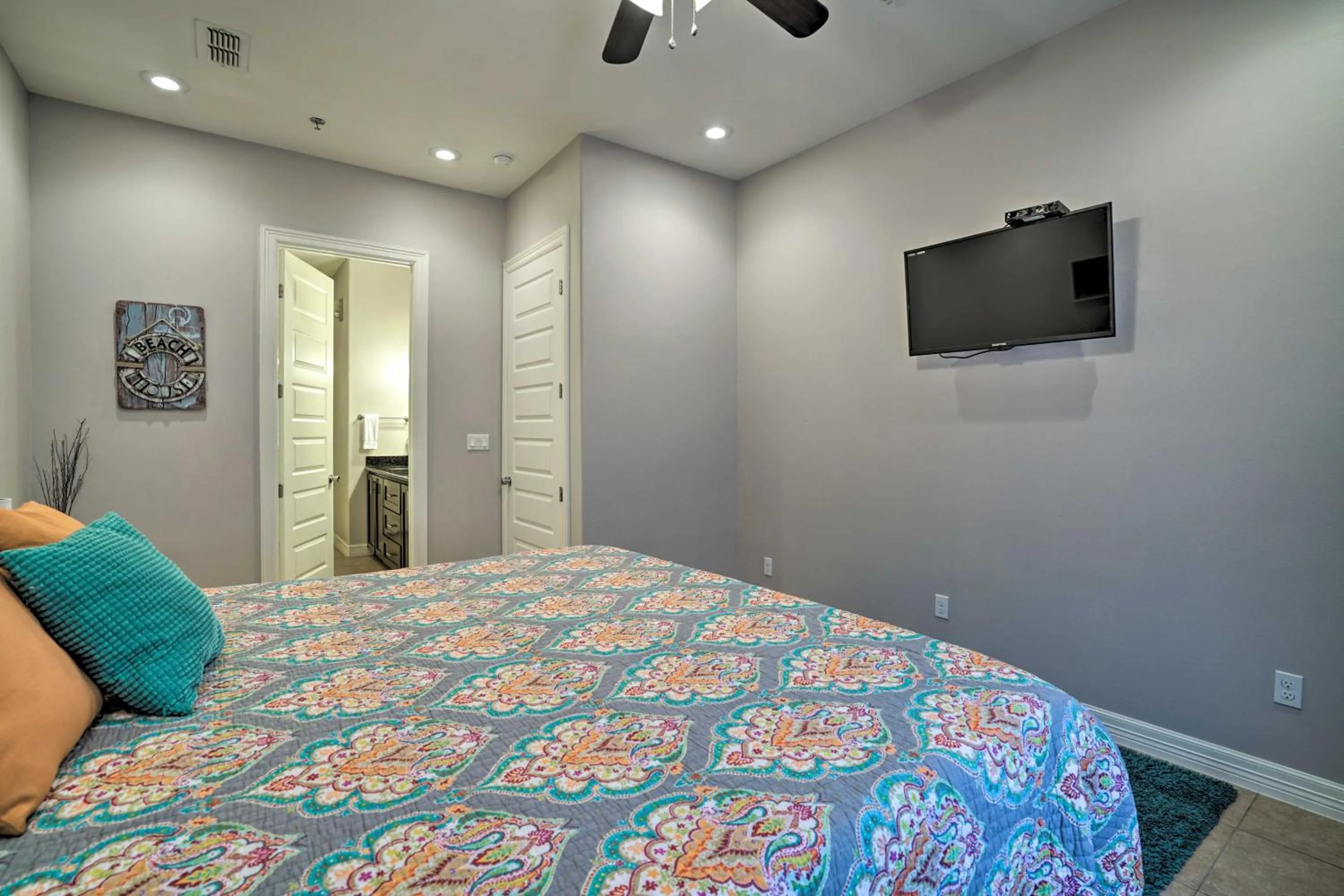 Bed in Updated Fiesta Isles Condo with Bay Views and Pool!