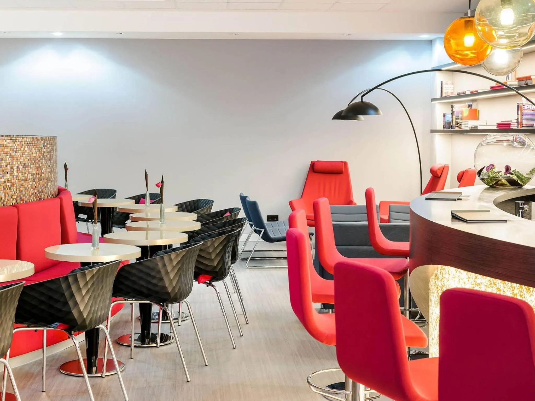 Lounge or bar in Mercure Hotel Düsseldorf Zentrum