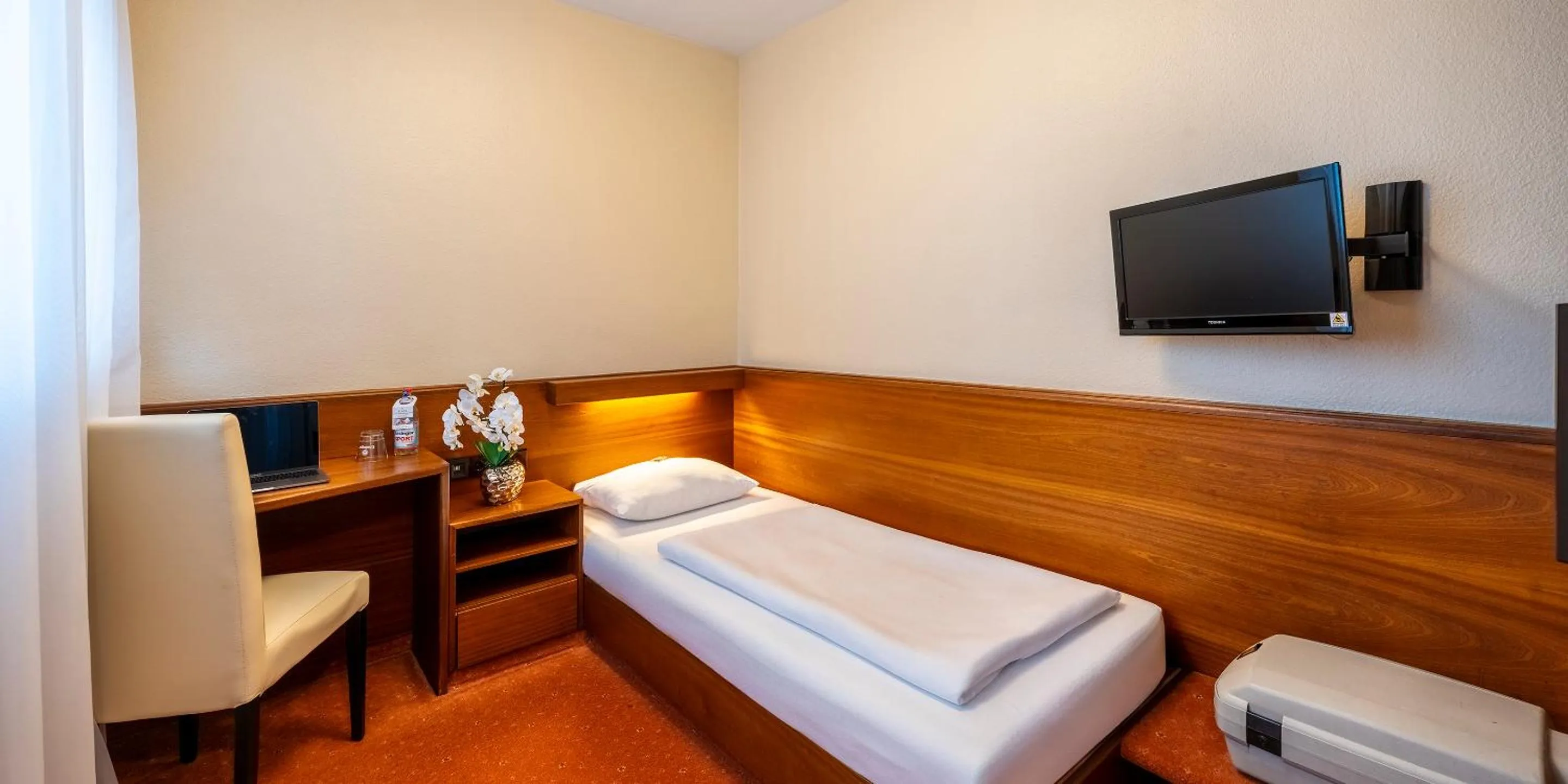 Photo of the whole room in PLAZA INN Rieker Stuttgart Hauptbahnhof