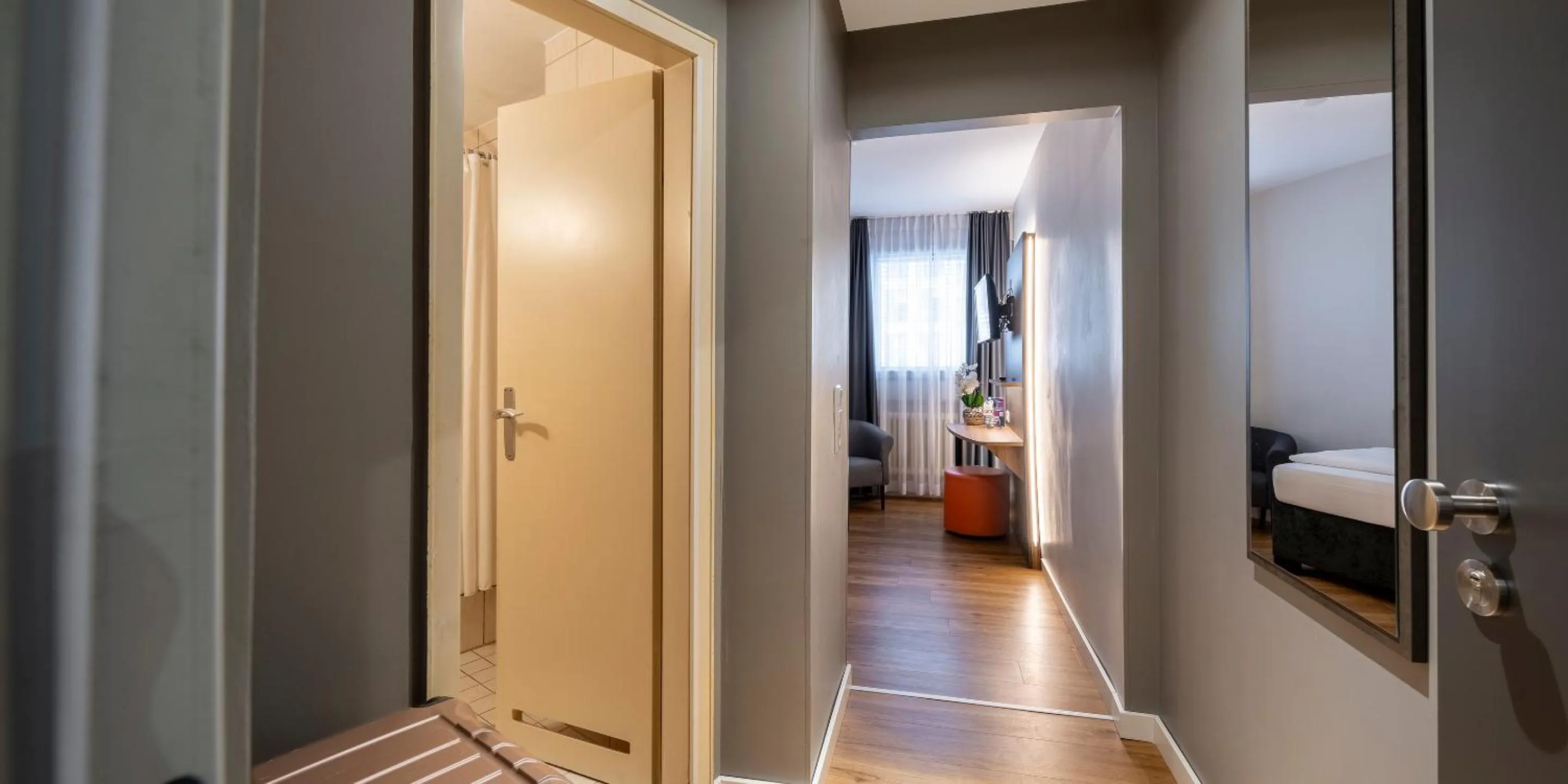 Photo of the whole room, Bed in PLAZA INN Rieker Stuttgart Hauptbahnhof