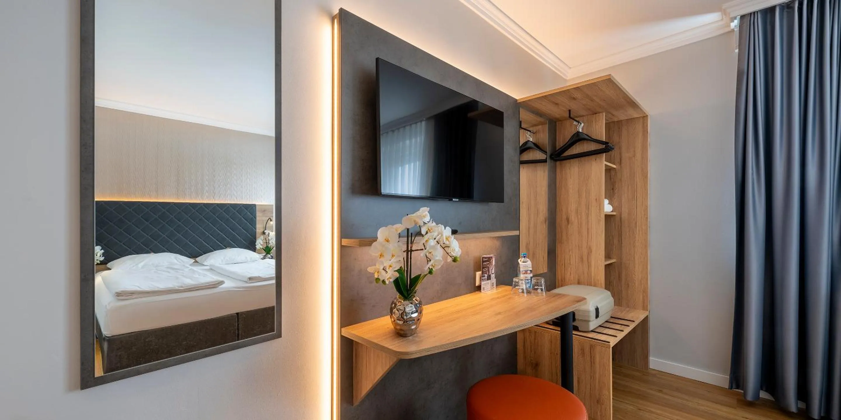 Photo of the whole room, Bed in PLAZA INN Rieker Stuttgart Hauptbahnhof