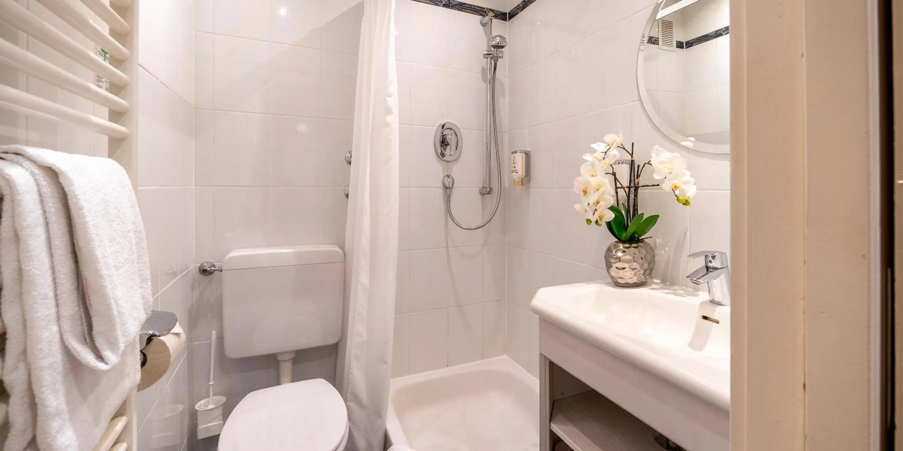 Bathroom in PLAZA INN Rieker Stuttgart Hauptbahnhof