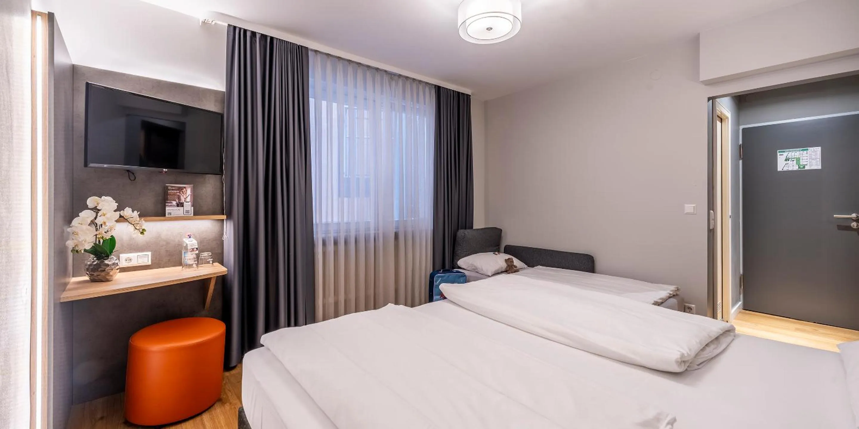 Photo of the whole room, Bed in PLAZA INN Rieker Stuttgart Hauptbahnhof