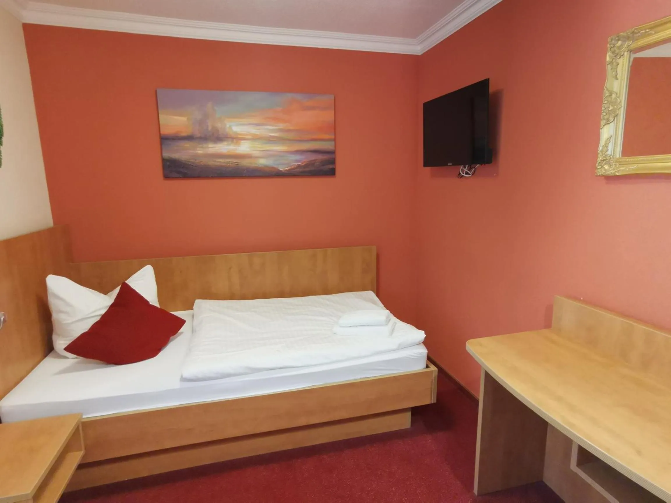 Bedroom, Bed in Cityhotel Bernburg