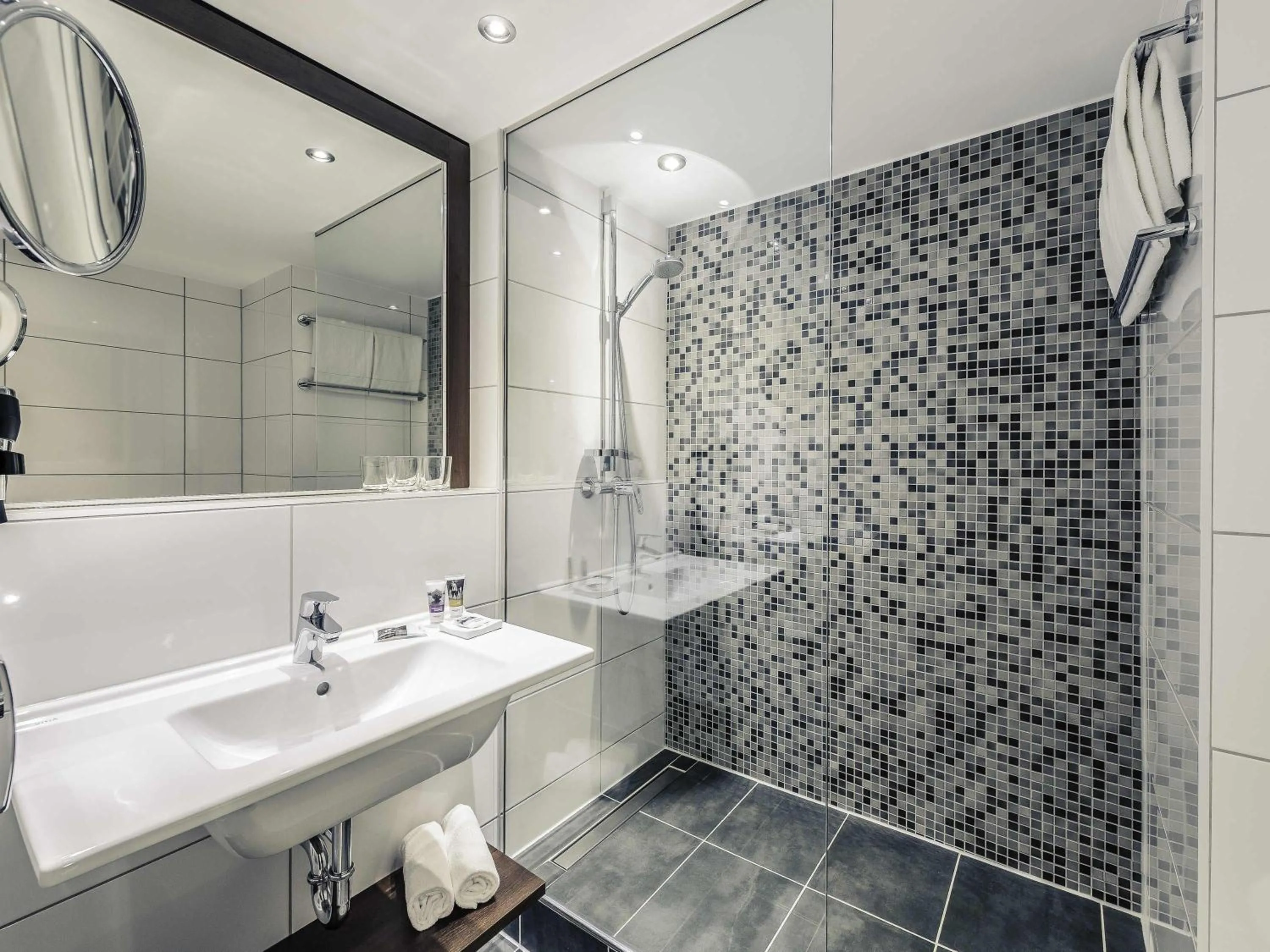 Bedroom in Mercure Aachen Europaplatz