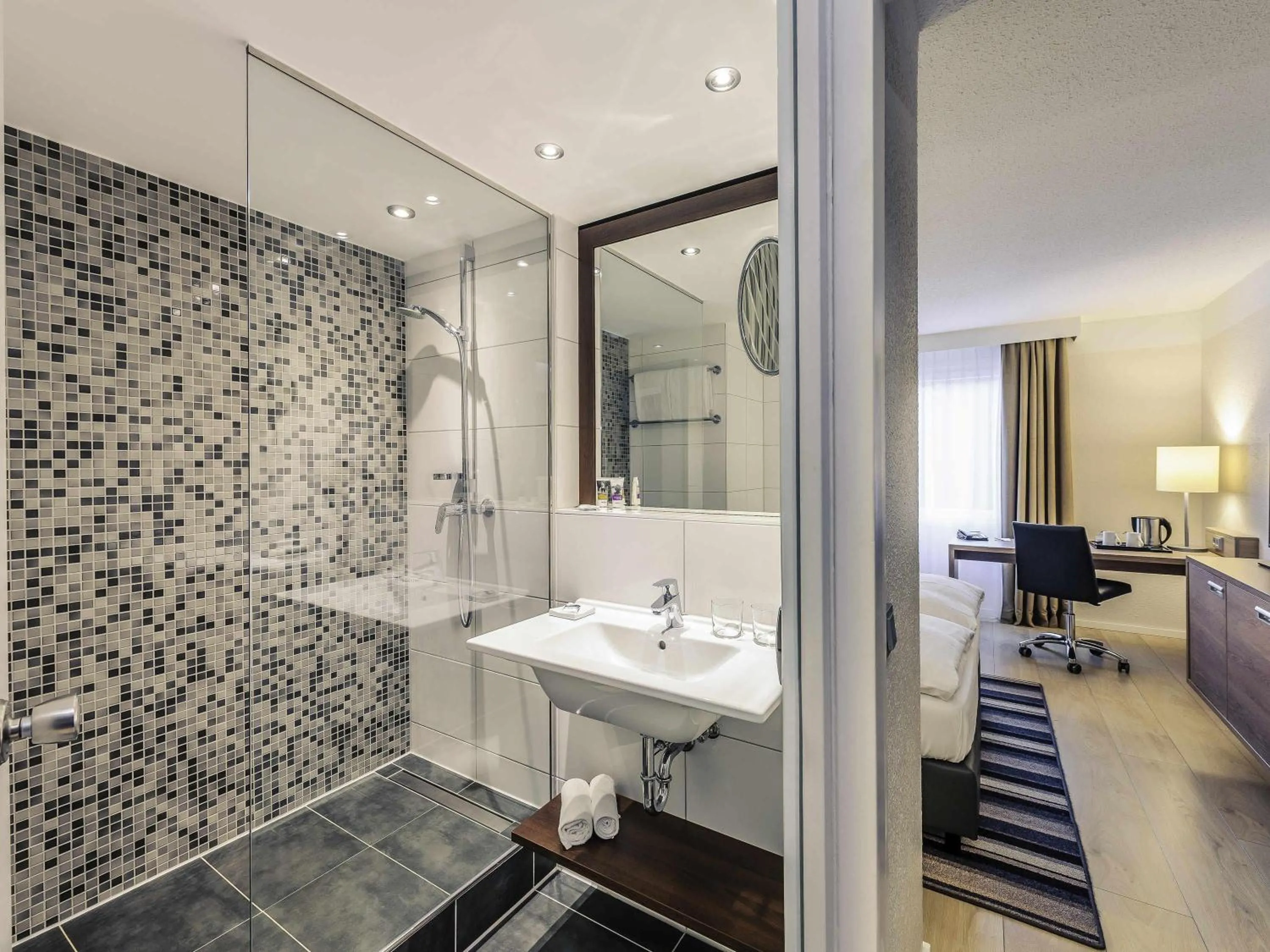 Bedroom in Mercure Aachen Europaplatz