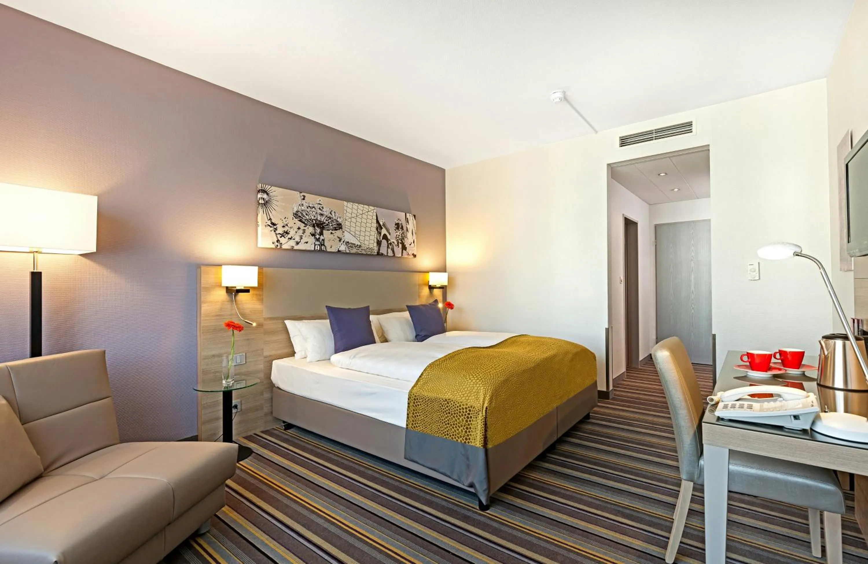 Bedroom, Bed in Leonardo Hotel Munich City North