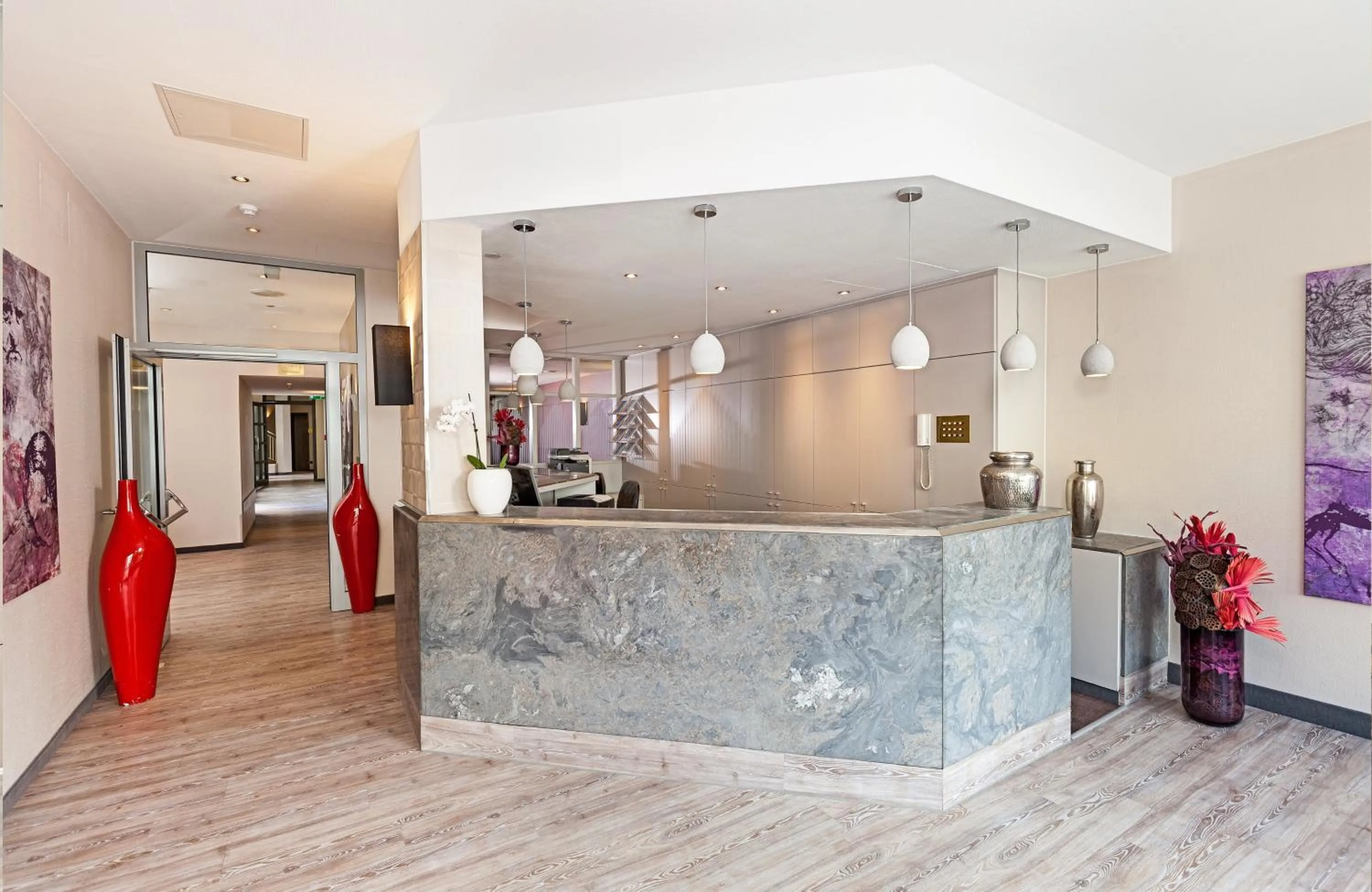 Lobby or reception in Leonardo Hotel Munich City North