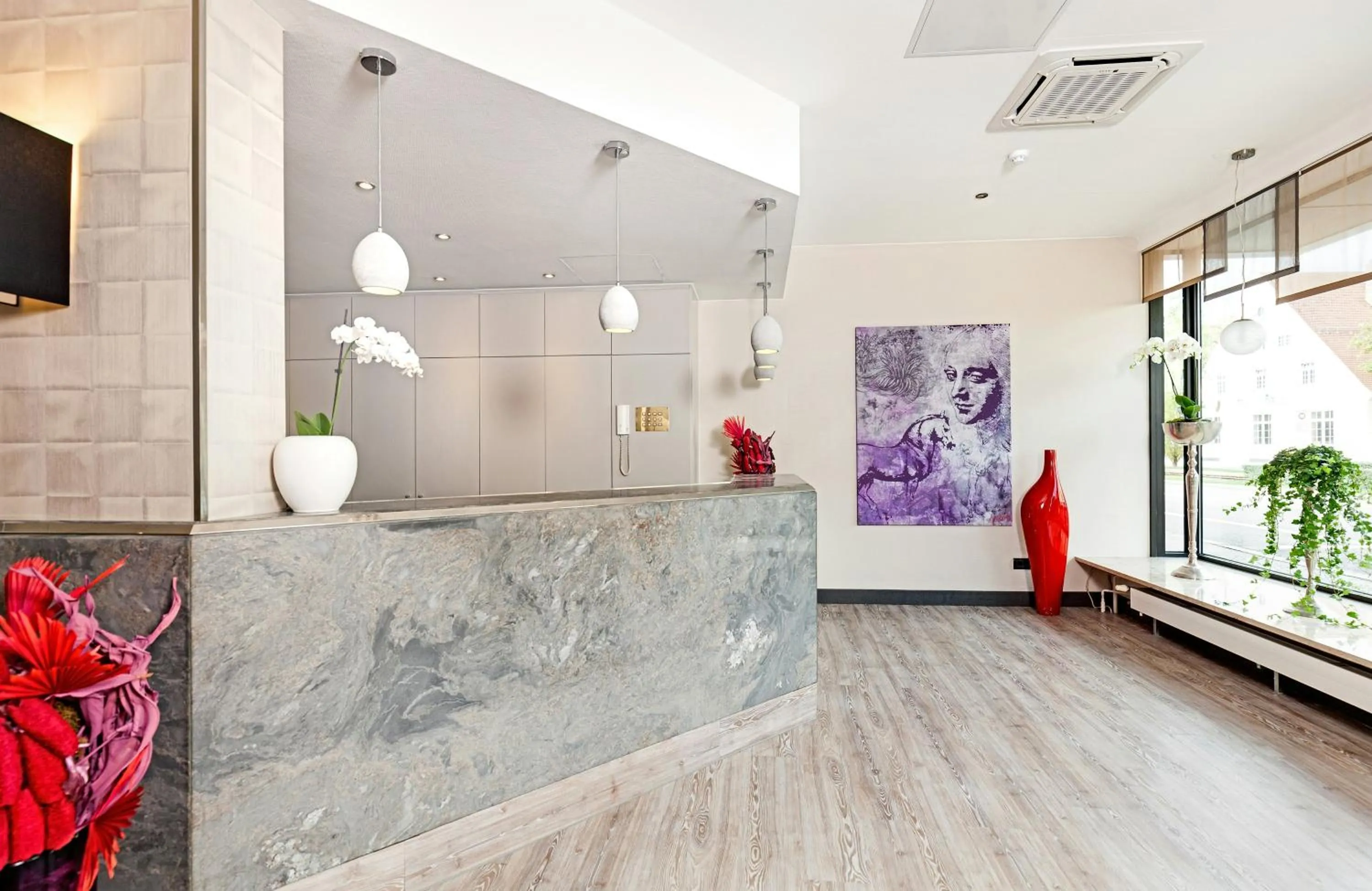 Lobby or reception in Leonardo Hotel Munich City North