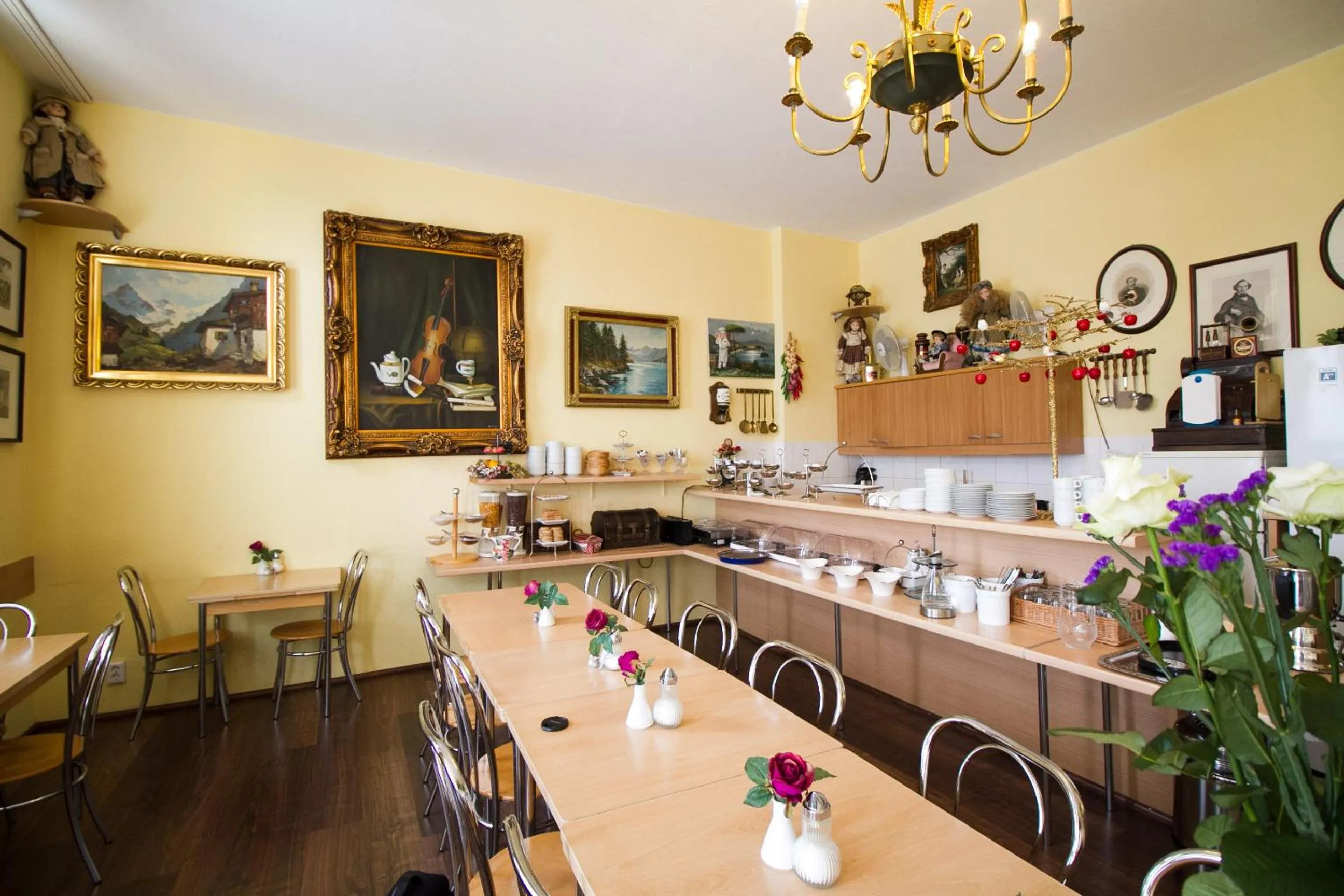 Restaurant/places to eat in Hotel Am Stuttgarter Eck