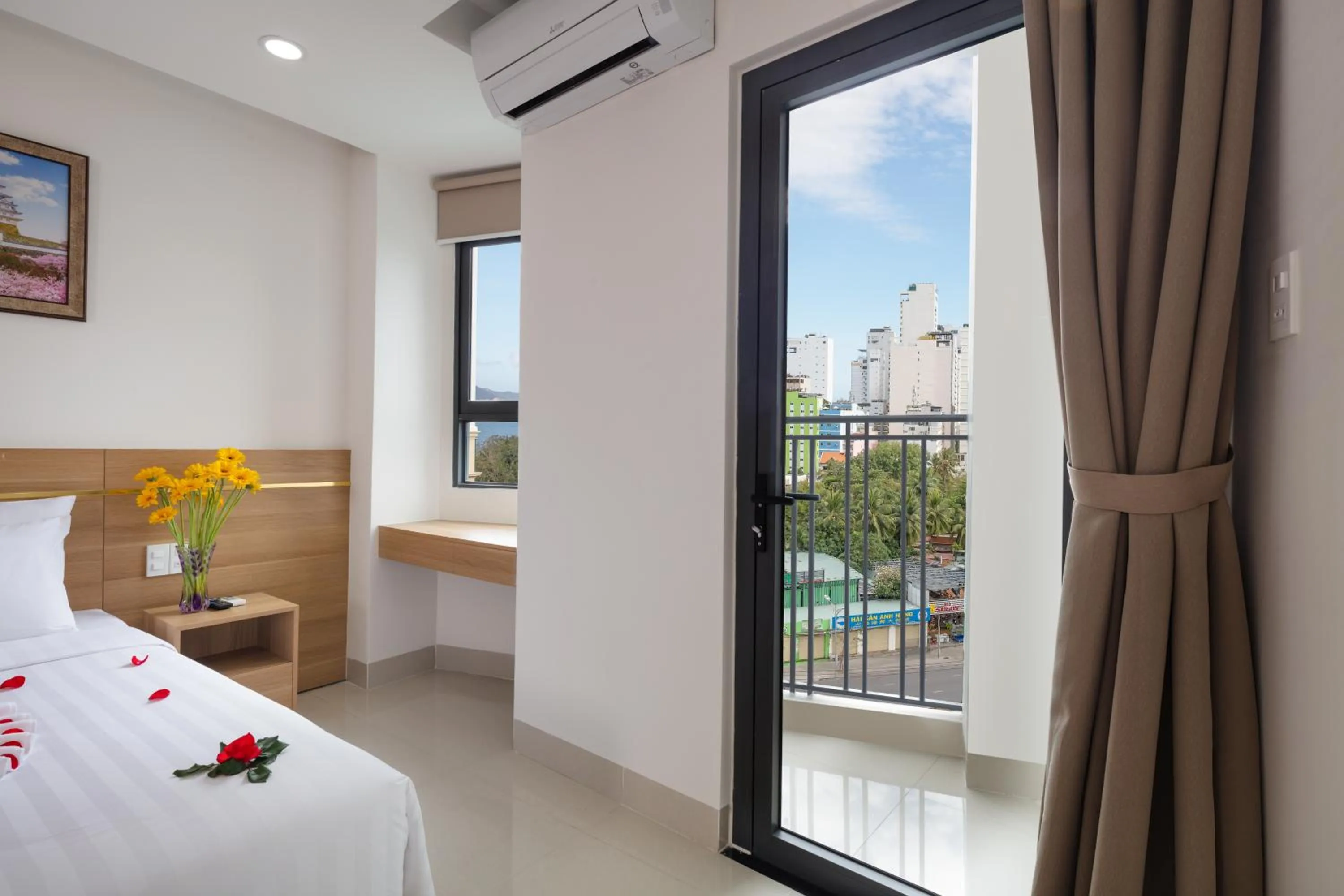 Balcony/Terrace, Bed in XO Hotel & Apartments