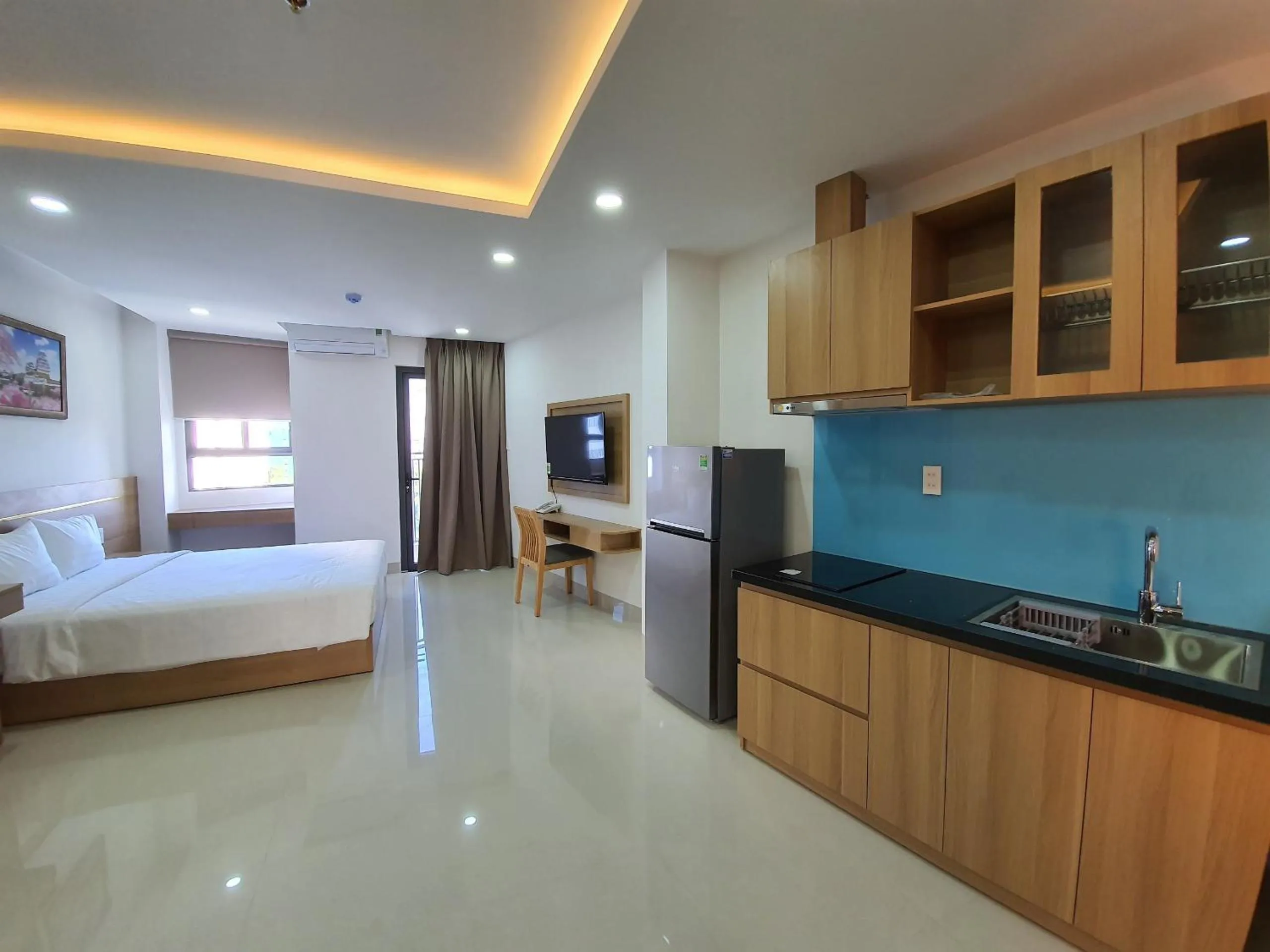 Kitchen or kitchenette, Bed in XO Hotel & Apartments