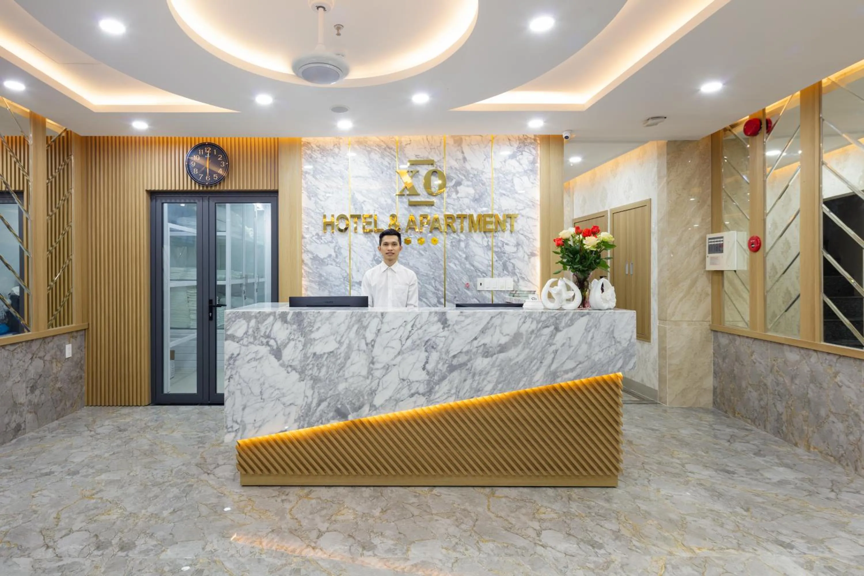 Lobby or reception in XO Hotel & Apartments