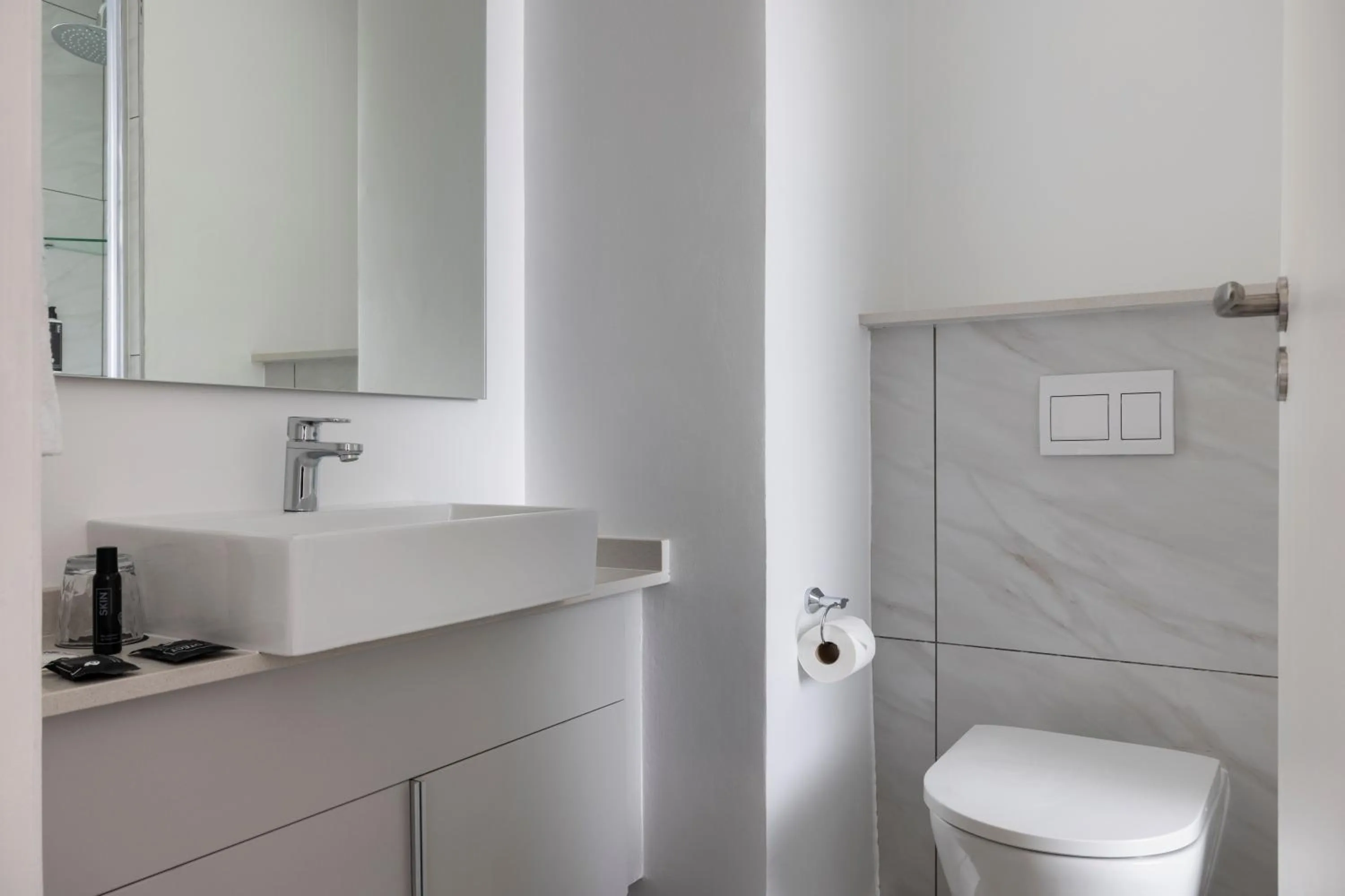 Bathroom in The Capital Trilogy Menlyn Maine