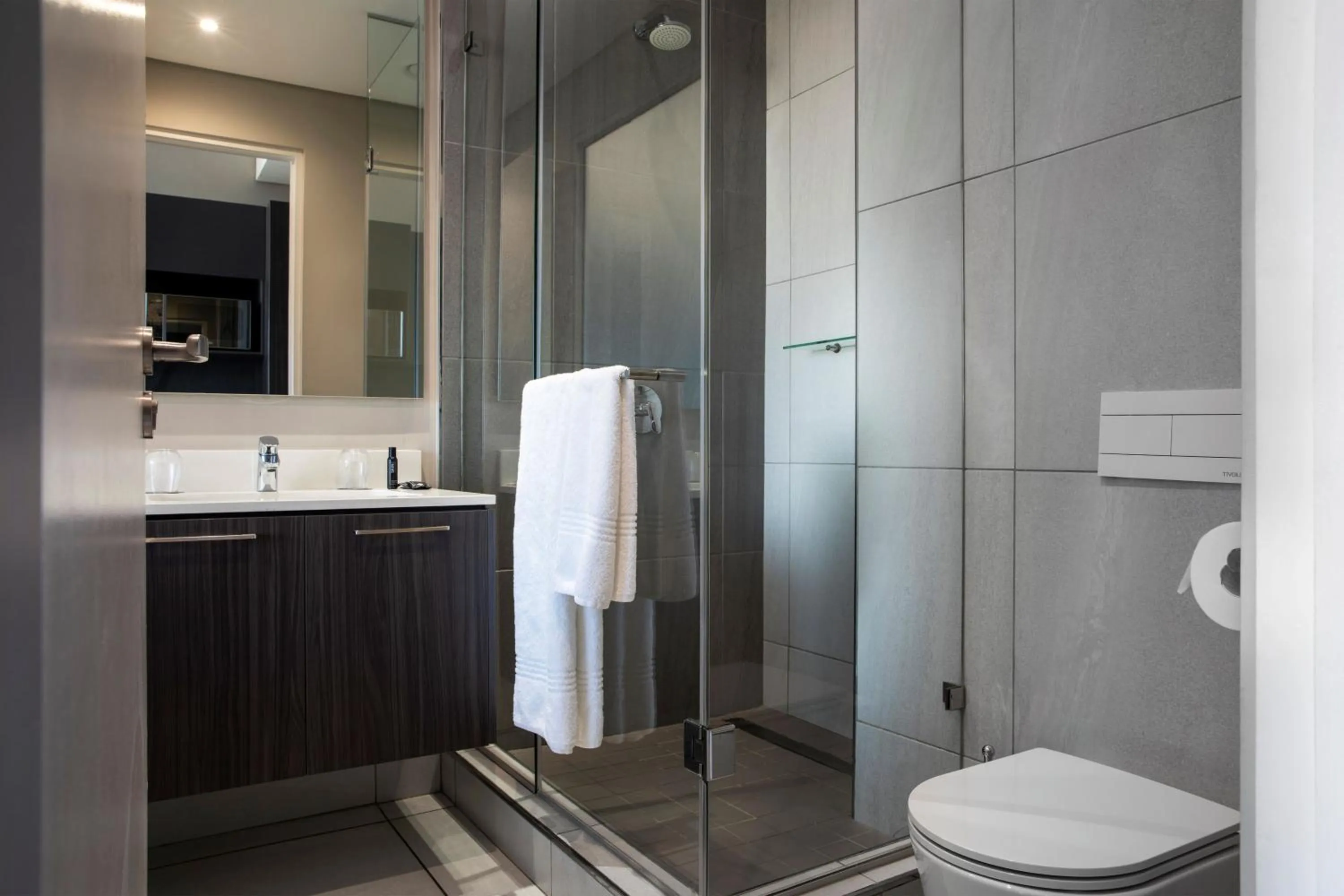 Bathroom in The Capital Trilogy Menlyn Maine