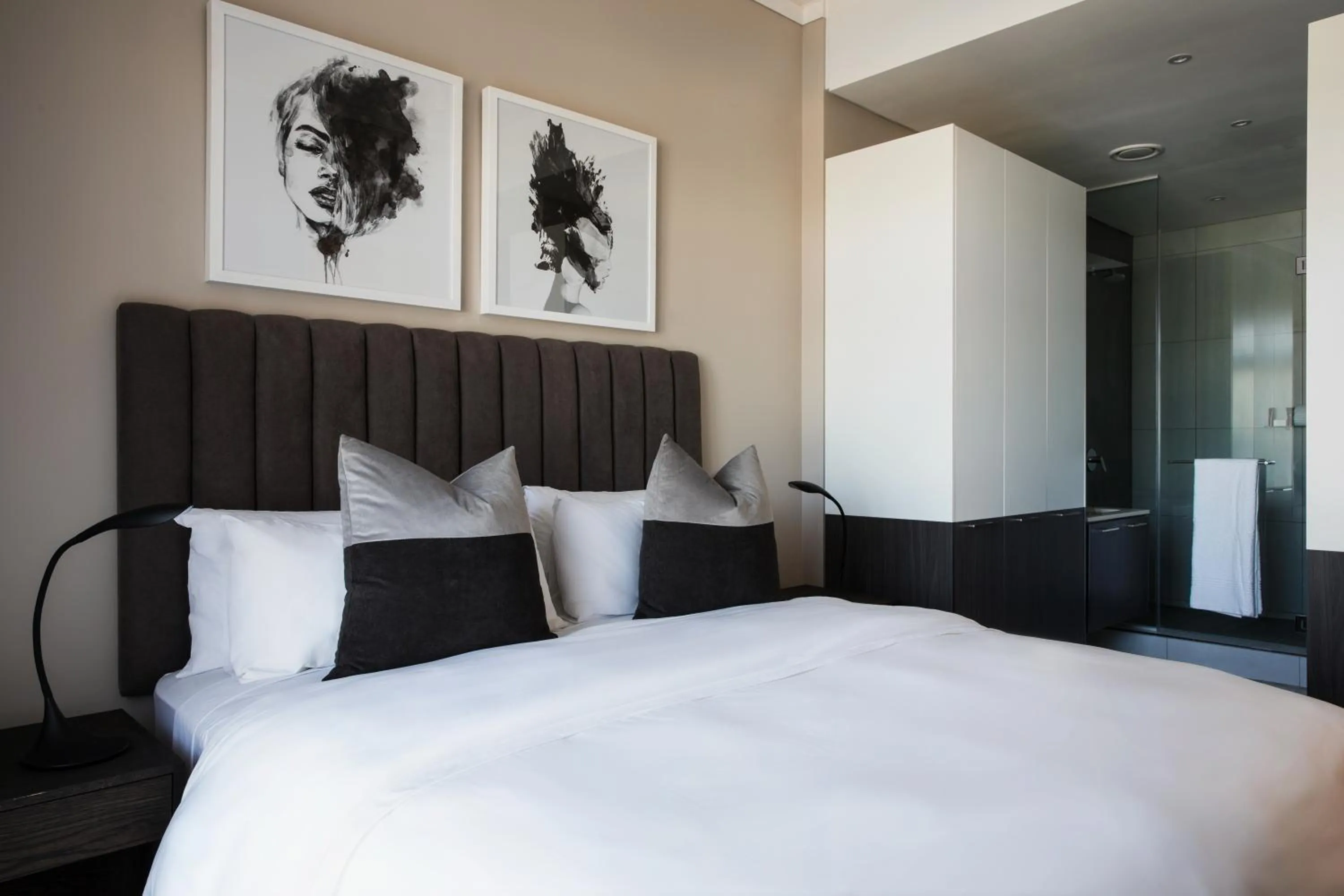Bedroom, Bed in The Capital Trilogy Menlyn Maine