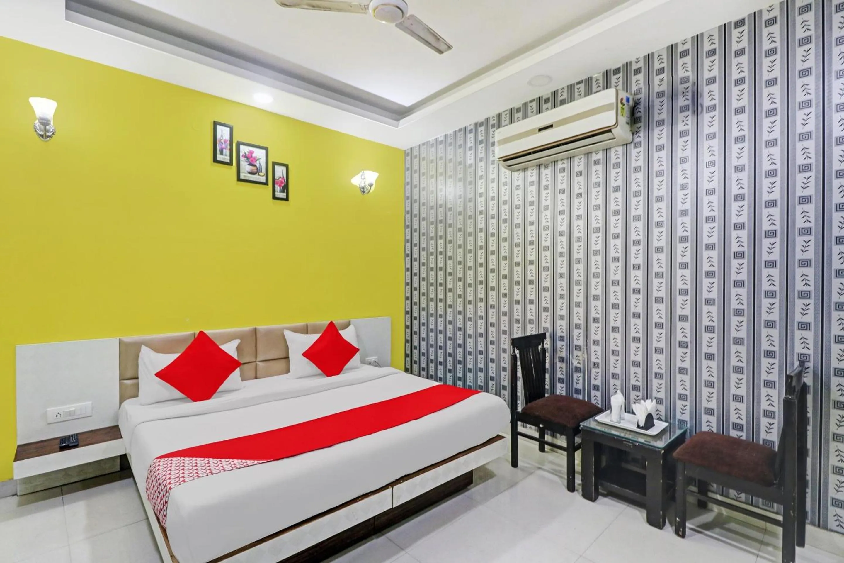 Lobby or reception, Bed in Hotel O Star Inn