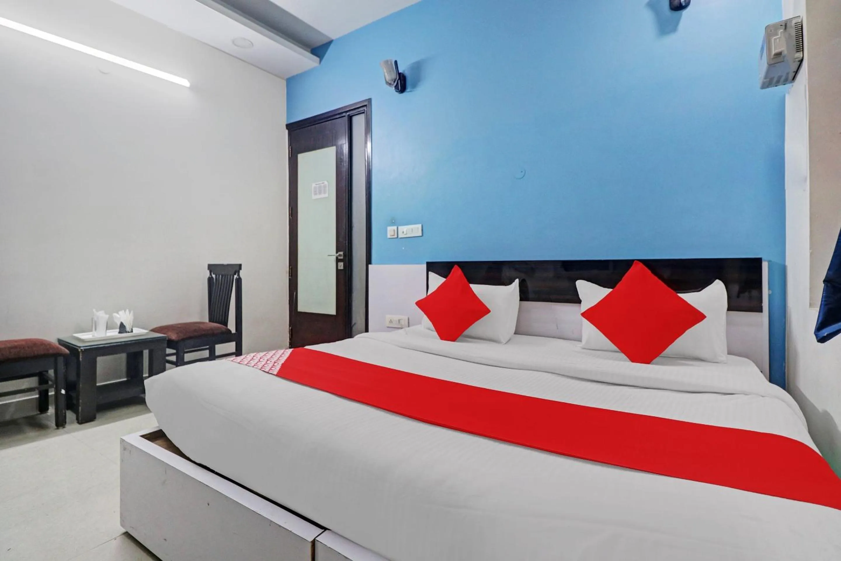 Lobby or reception, Bed in Hotel O Star Inn